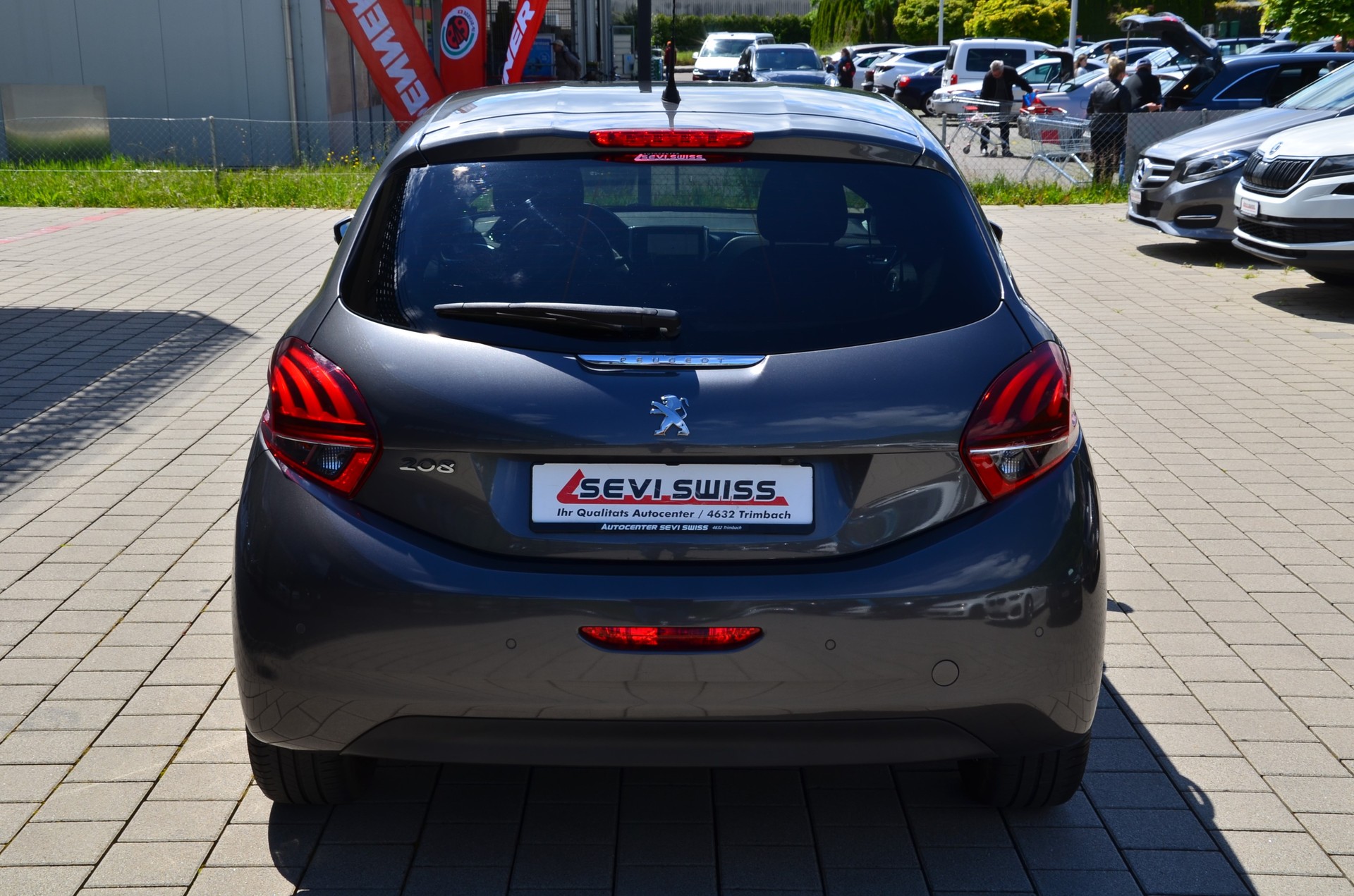 PEUGEOT 208 1.2 PureTech Signature*Frisch ab MFK,1 Jahr oder 20000km Garantie*-image-4