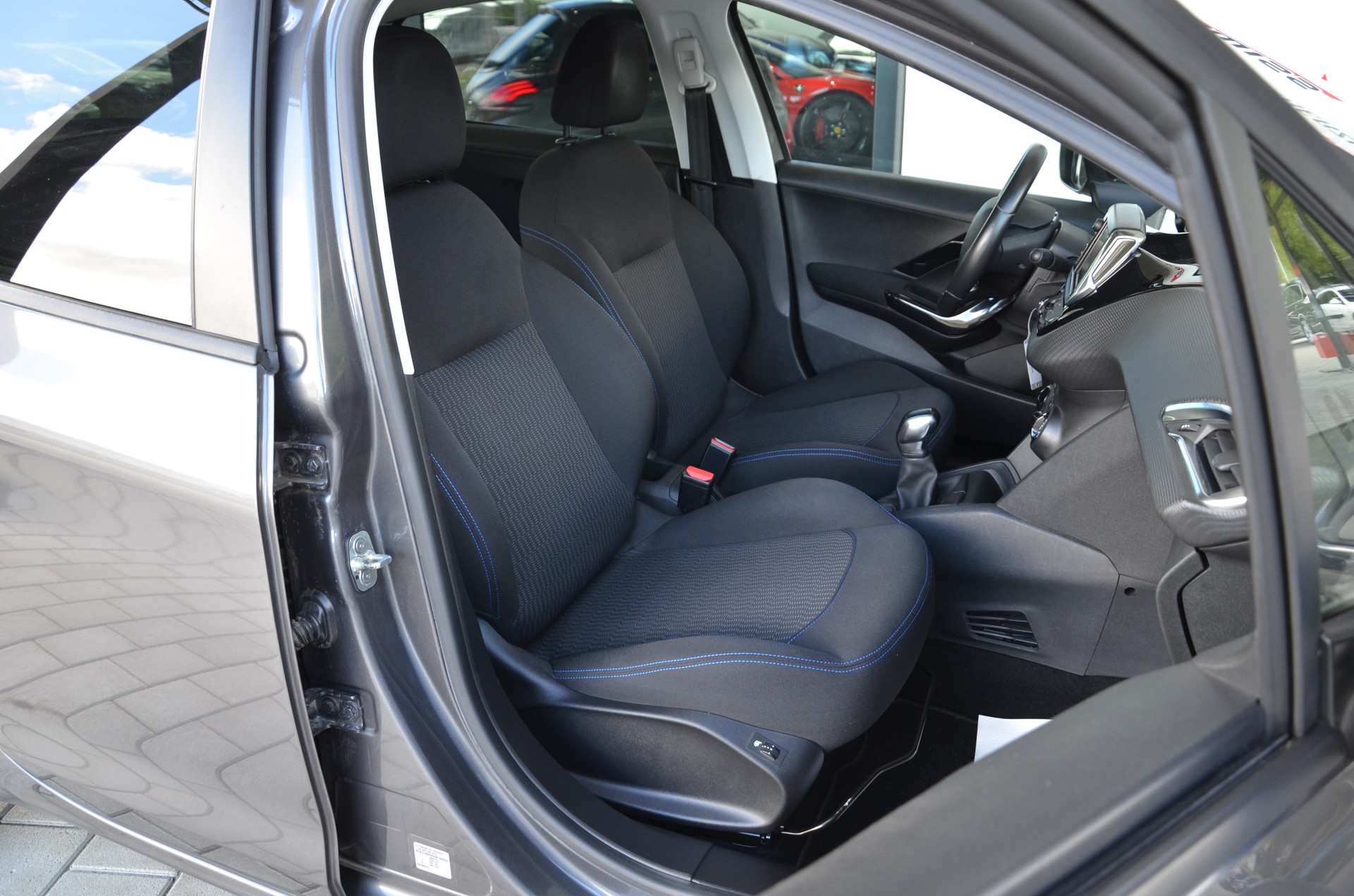 PEUGEOT 208 1.2 PureTech Signature*Frisch ab MFK,1 Jahr oder 20000km Garantie*-image-13
