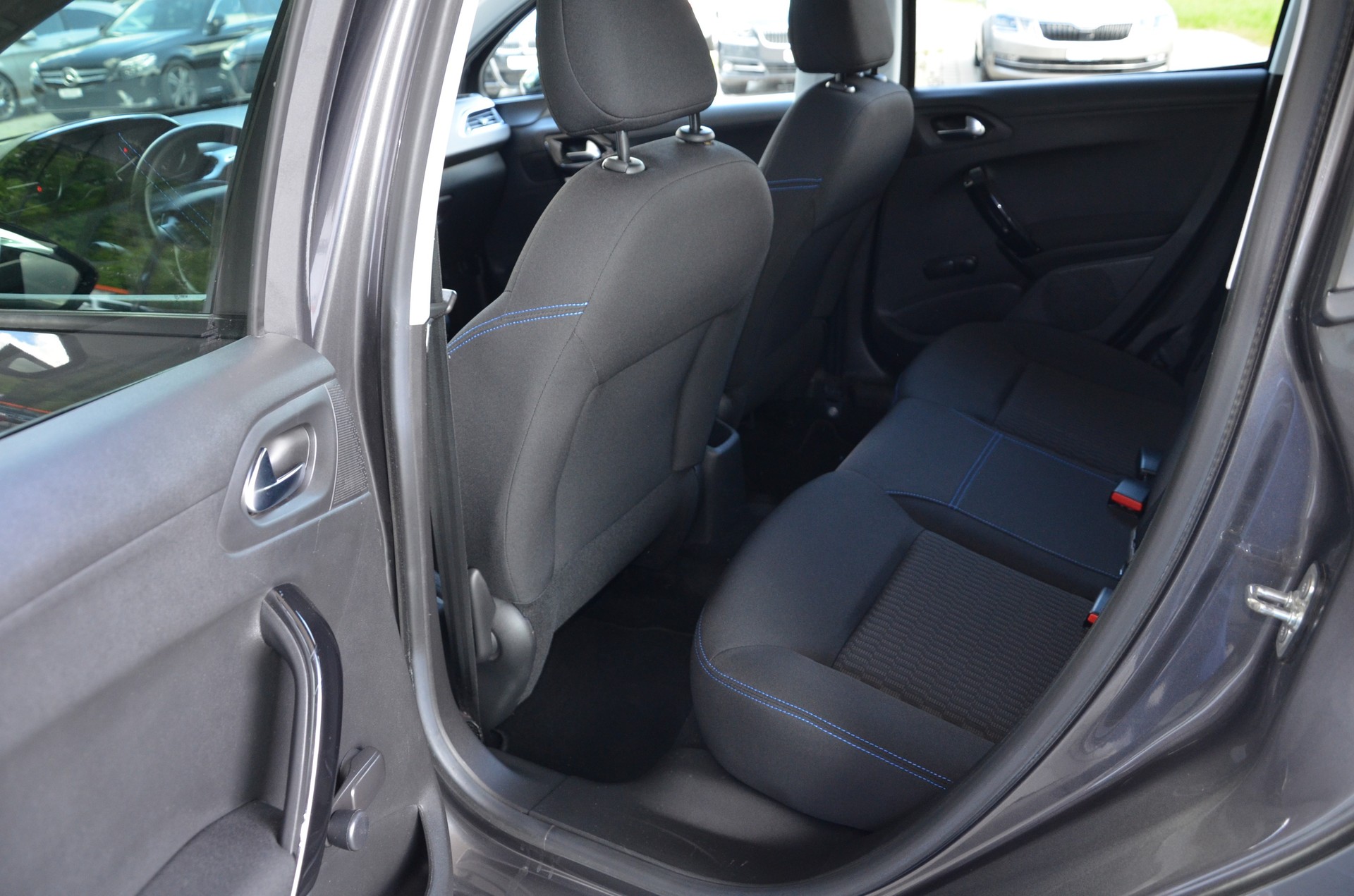 PEUGEOT 208 1.2 PureTech Signature*Frisch ab MFK,1 Jahr oder 20000km Garantie*-image-12