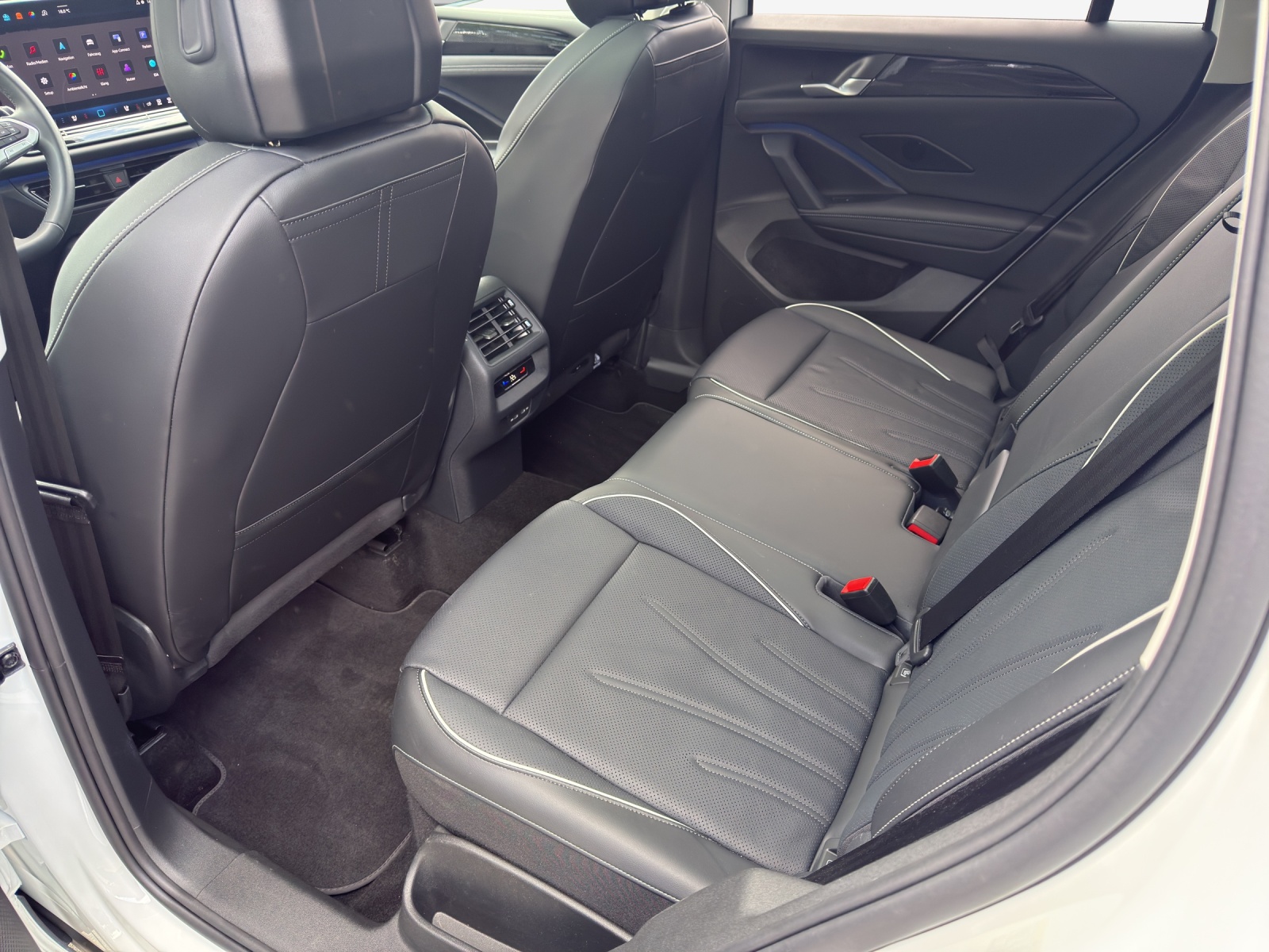 VW Tiguan 2.0 TSI DSG Life 4Motion-image-11