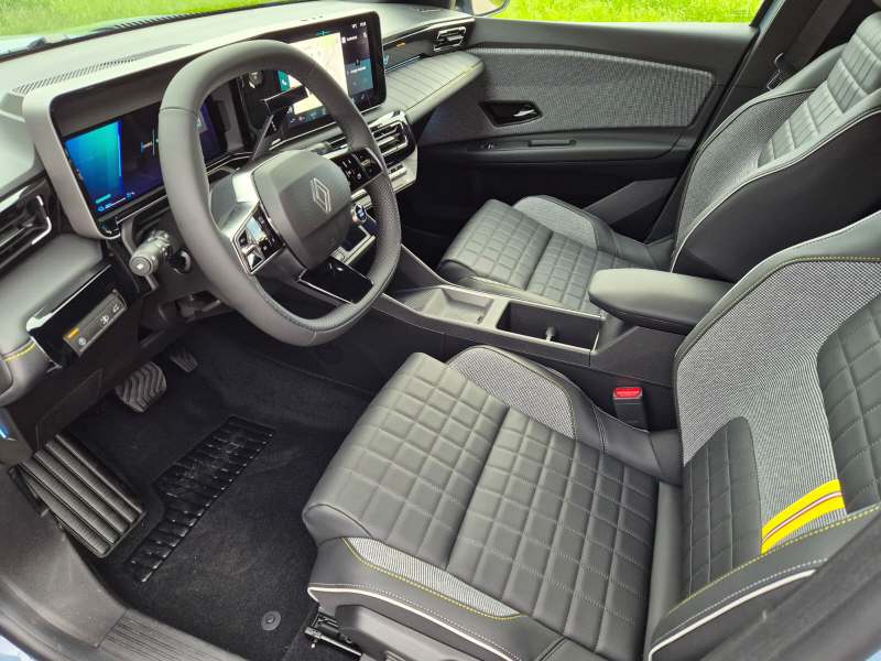 RENAULT R4 E-Tech Comfort Range iconic-image-4