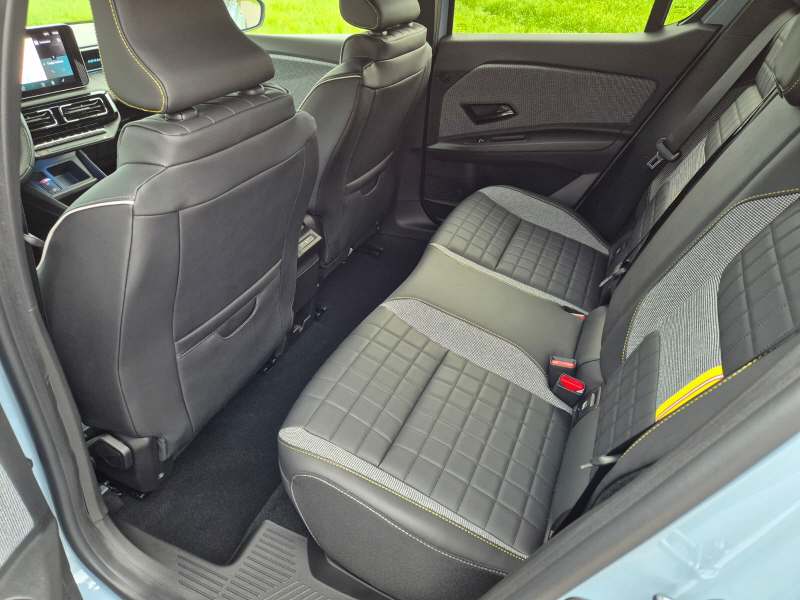 RENAULT R4 E-Tech Comfort Range iconic-image-10