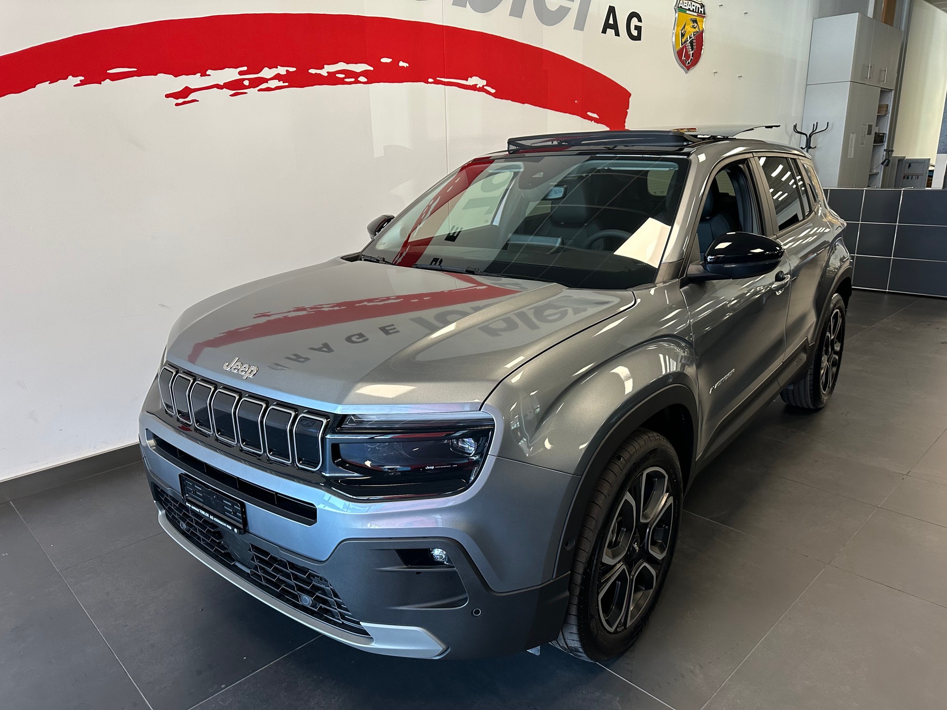 JEEP Avenger 1.2 Summit Sky-showroom-element-3