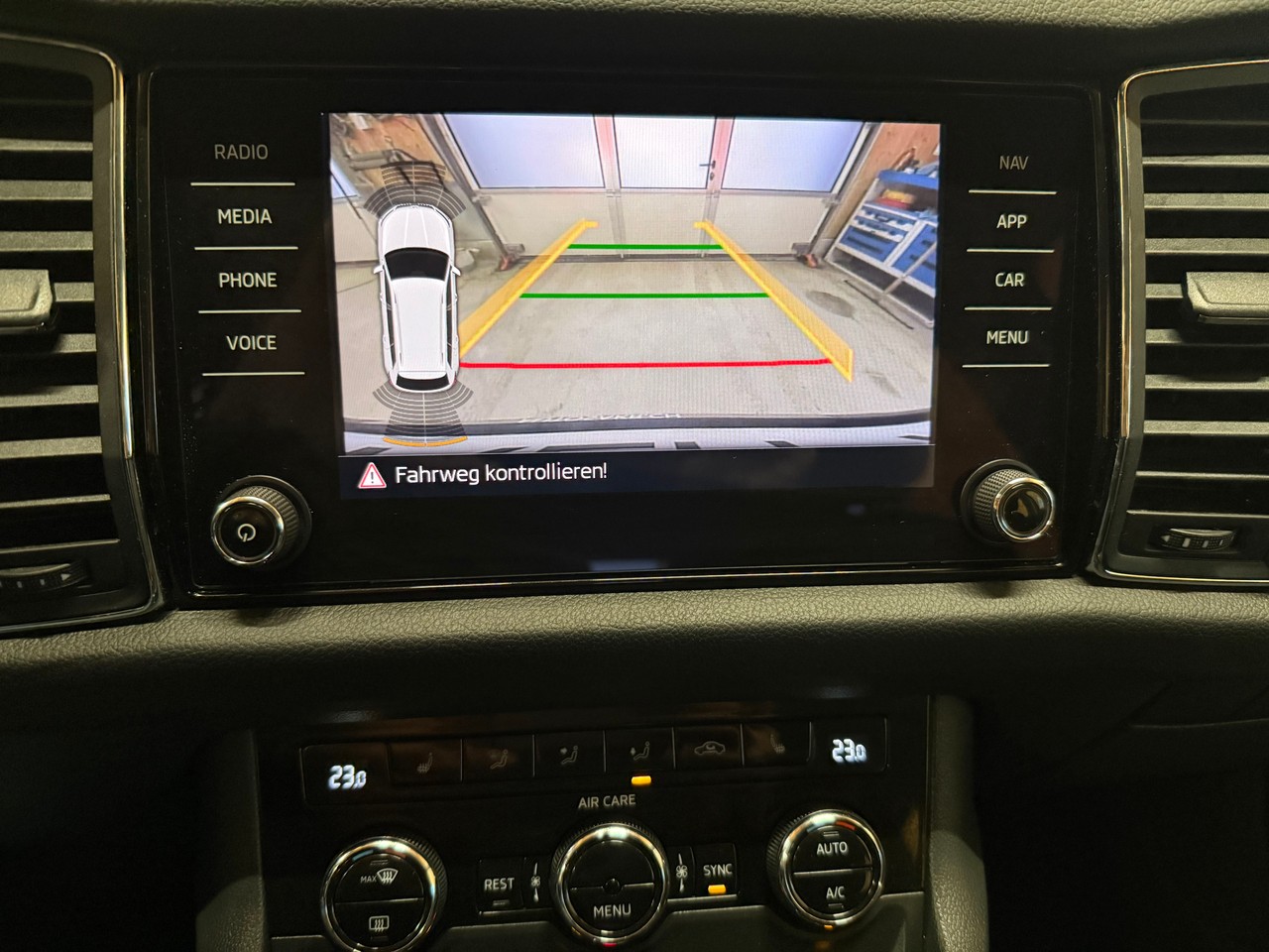 SKODA Kodiaq 2.0 TSI Ambition DSG 4x4-image-12