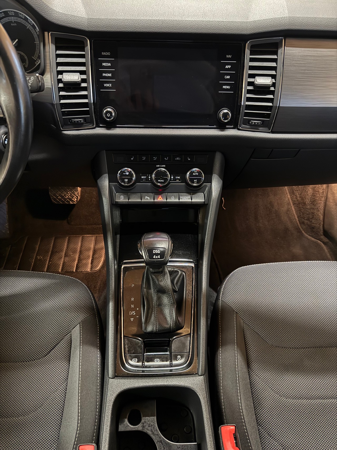 SKODA Kodiaq 2.0 TSI Ambition DSG 4x4-image-11