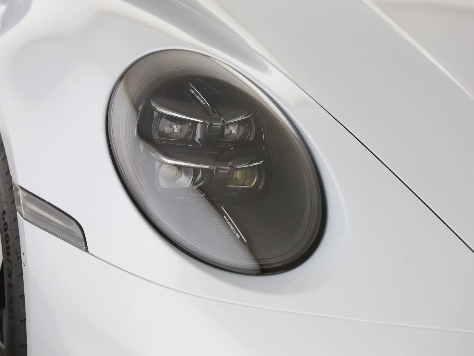 PORSCHE 911 Carrera-image-19