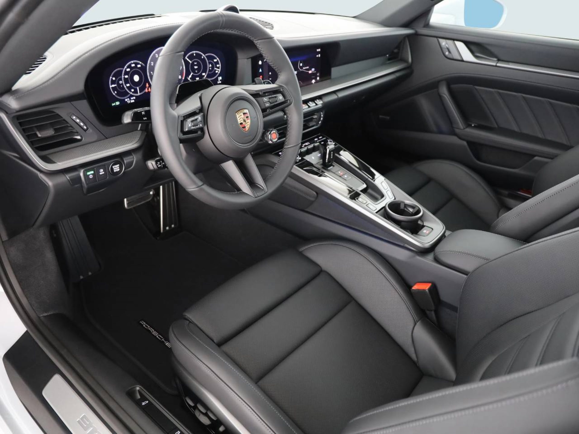 PORSCHE 911 Carrera-image-3