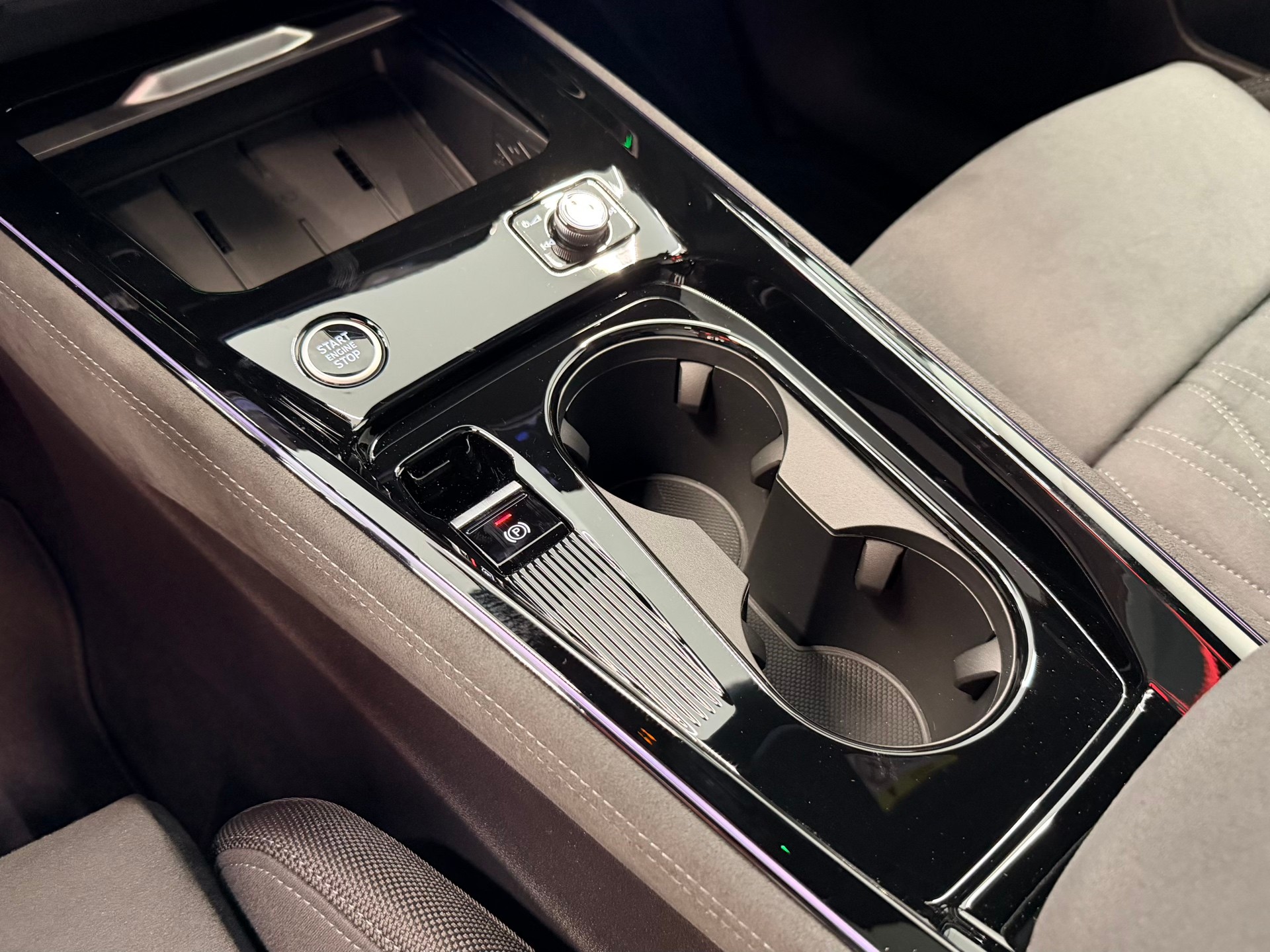 AUDI Q3 Sportback e-hybrid 200 kW S tronig-image-23