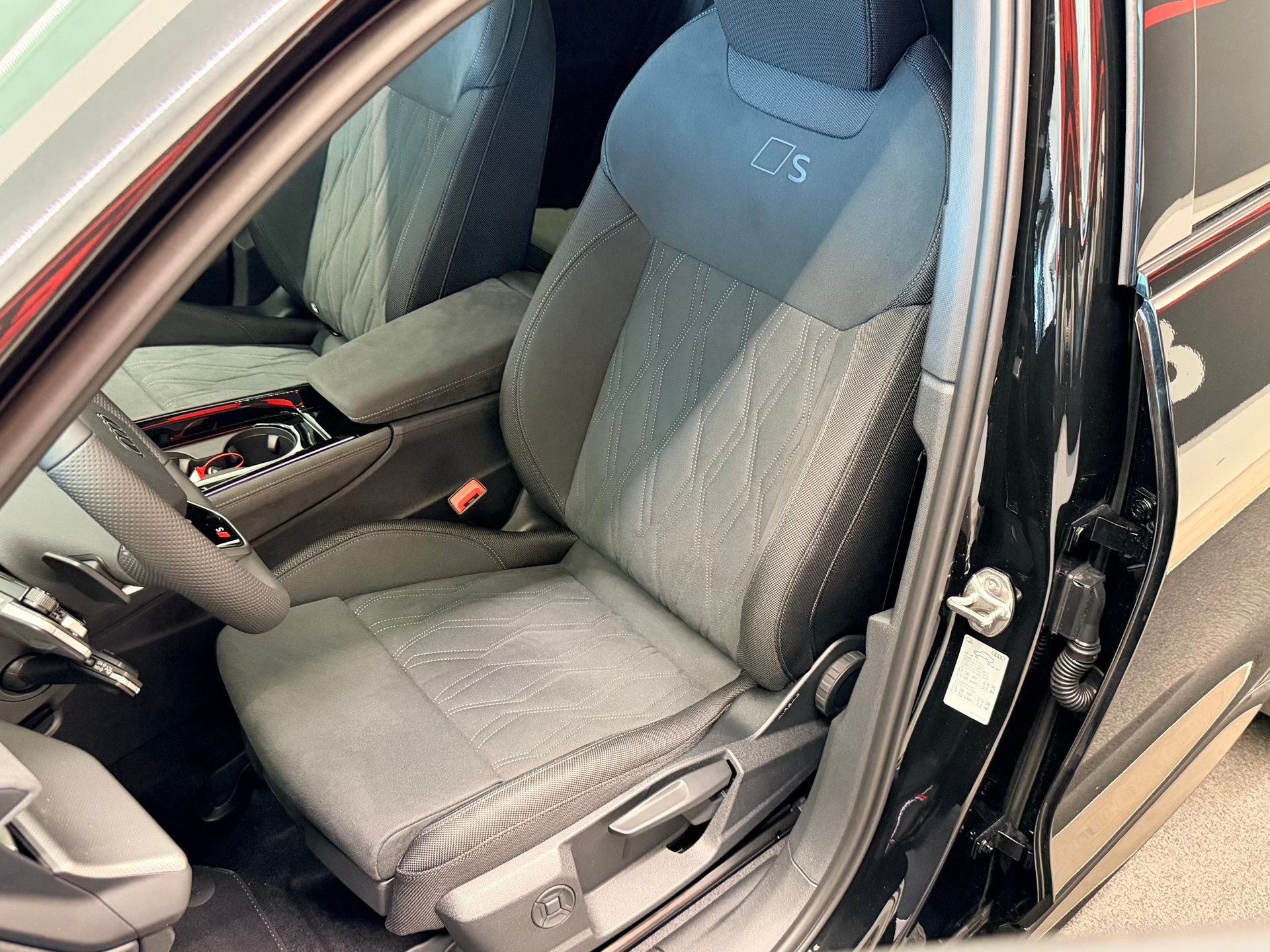 AUDI Q3 Sportback e-hybrid 200 kW S tronig-image-14