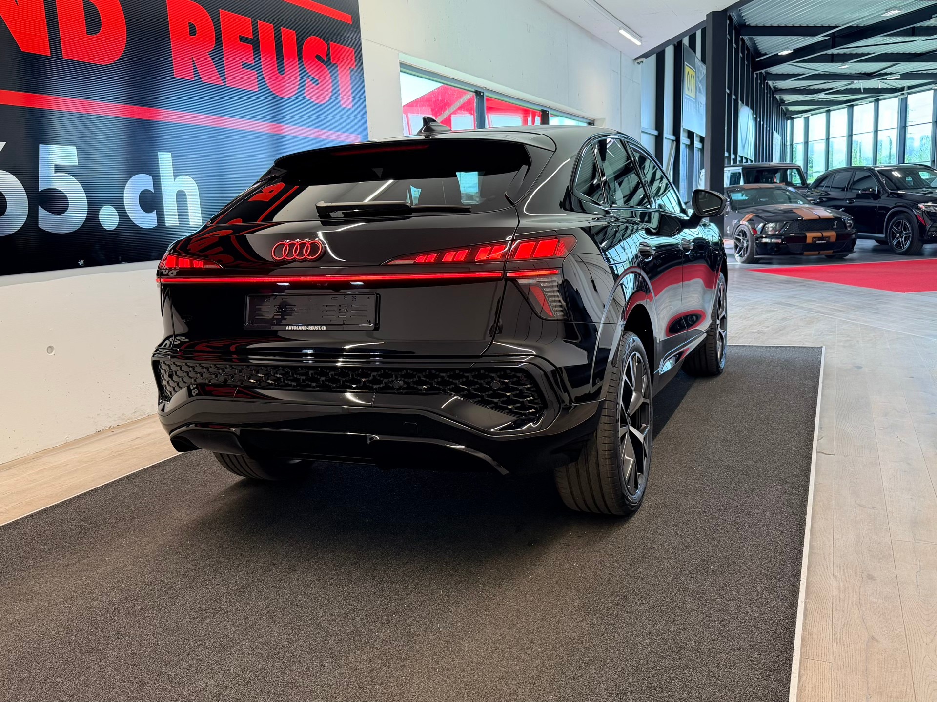 AUDI Q3 Sportback e-hybrid 200 kW S tronig-image-6