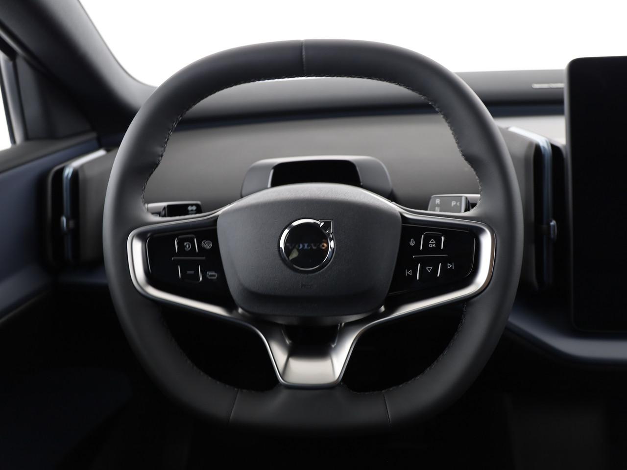VOLVO EX30 E60 Plus Swiss Black Edition-image-13