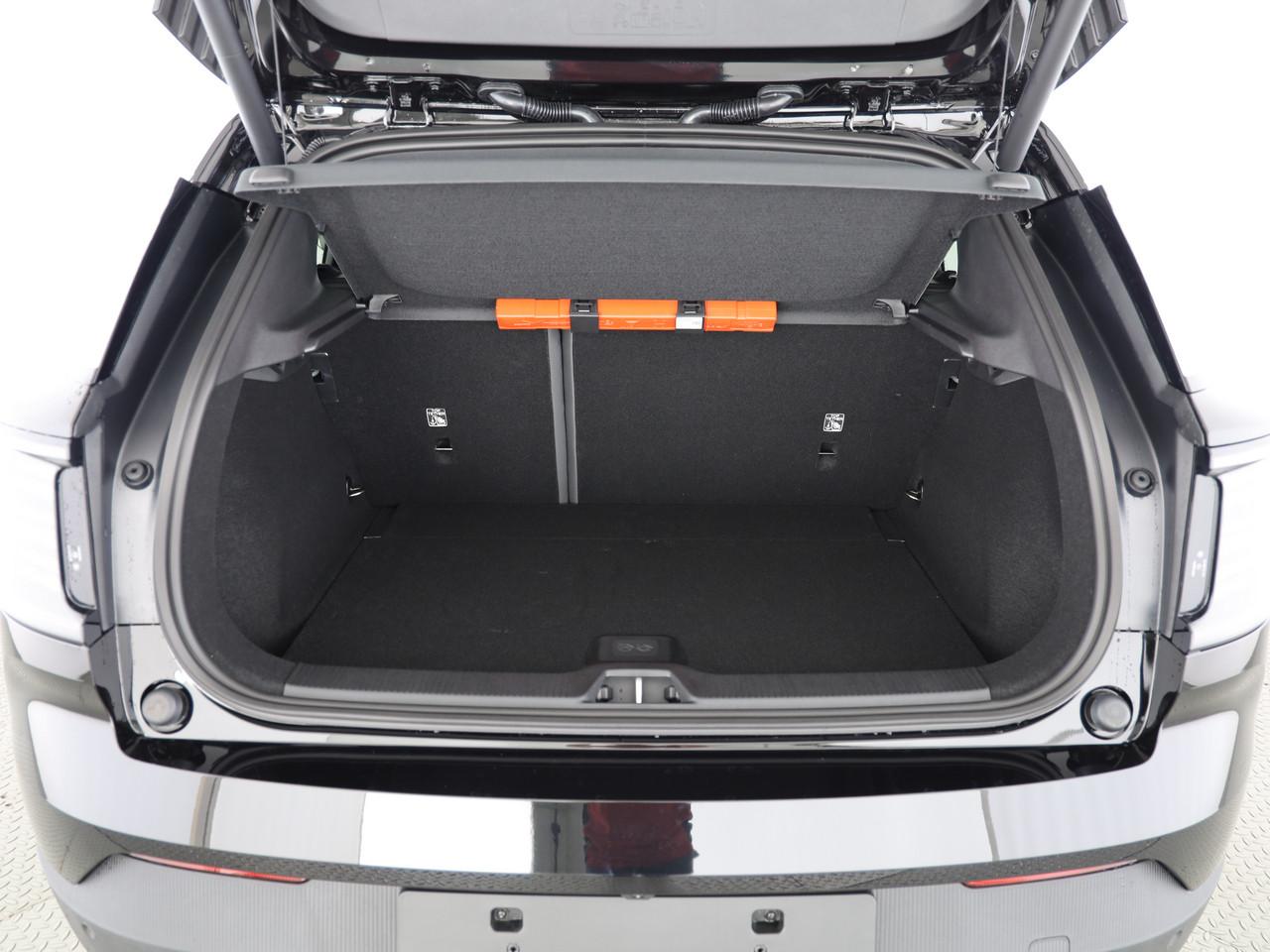 VOLVO EX30 E60 Plus Swiss Black Edition-image-15