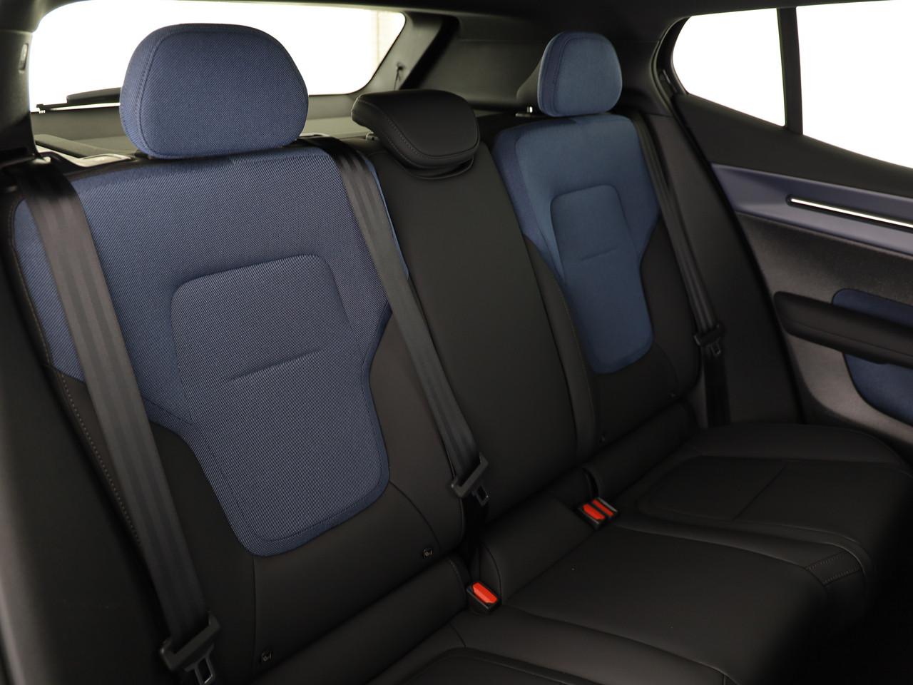 VOLVO EX30 E60 Plus Swiss Black Edition-image-11