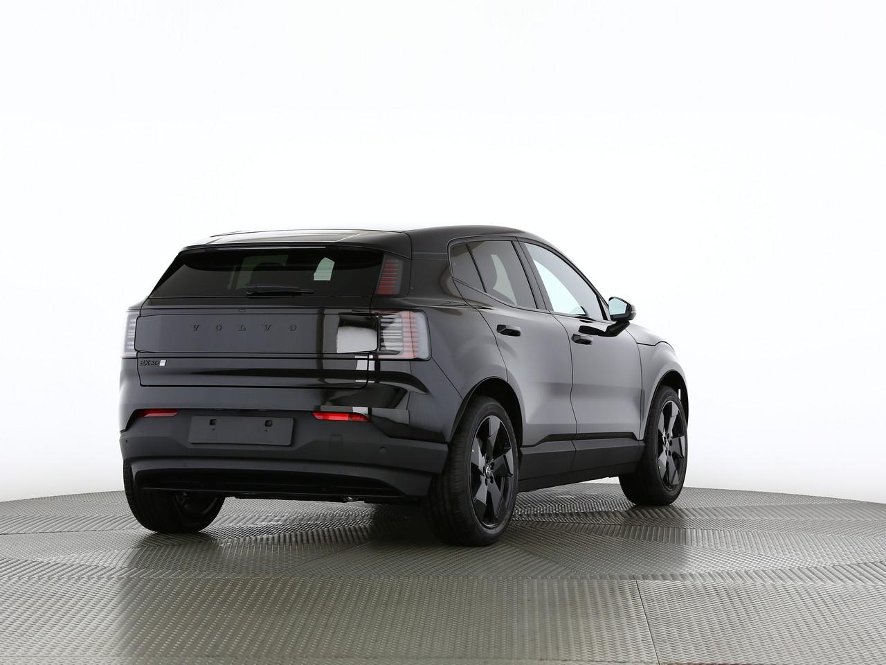 VOLVO EX30 E60 Plus Swiss Black Edition-image-1
