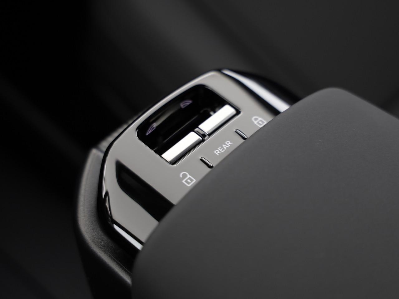 VOLVO EX30 E60 Plus Swiss Black Edition-image-20