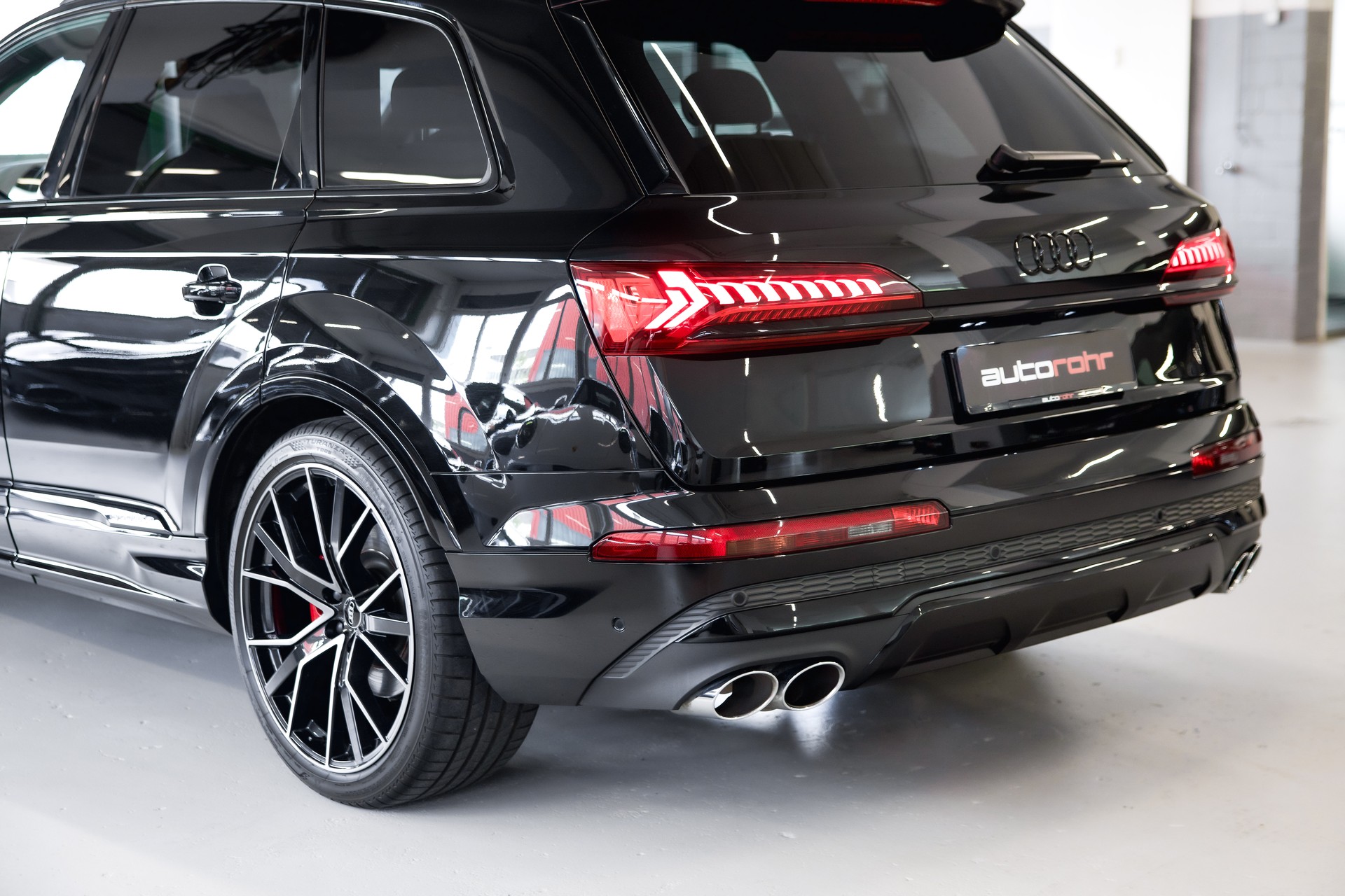 AUDI SQ7 TFSI quattro tiptronic-image-13