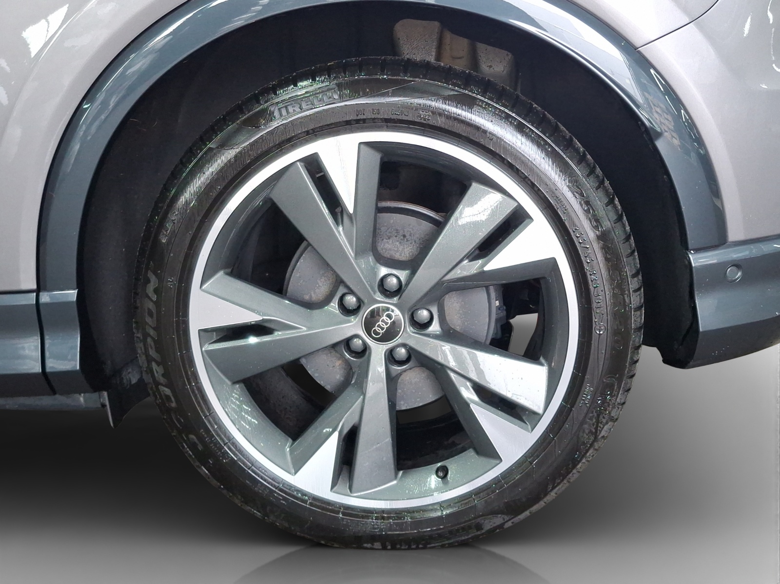 AUDI Q4 e-tron 45 quattro-image-13