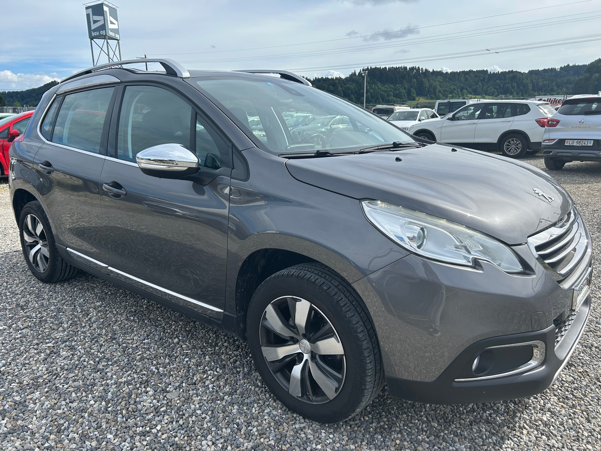 PEUGEOT 2008 1.2 PureTech Allure-image-2
