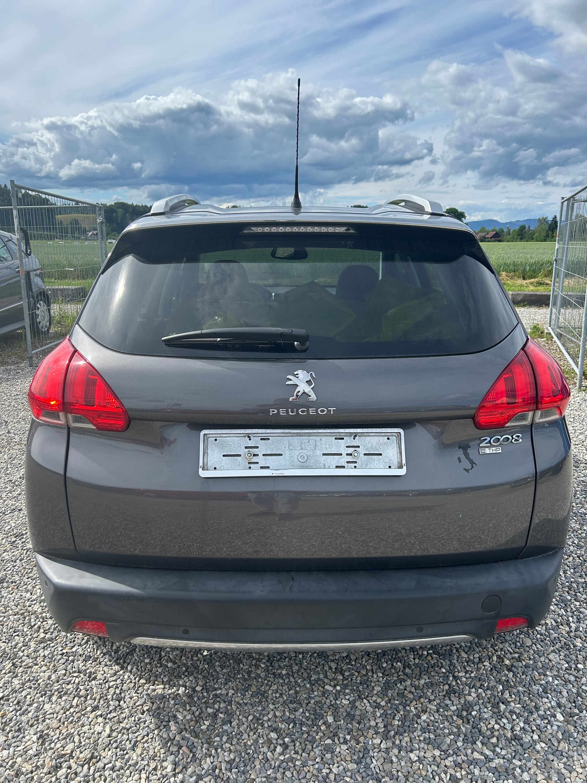 PEUGEOT 2008 1.2 PureTech Allure-image-4