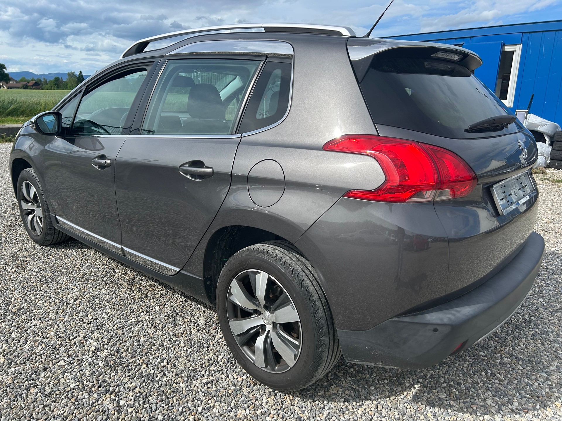 PEUGEOT 2008 1.2 PureTech Allure-image-5