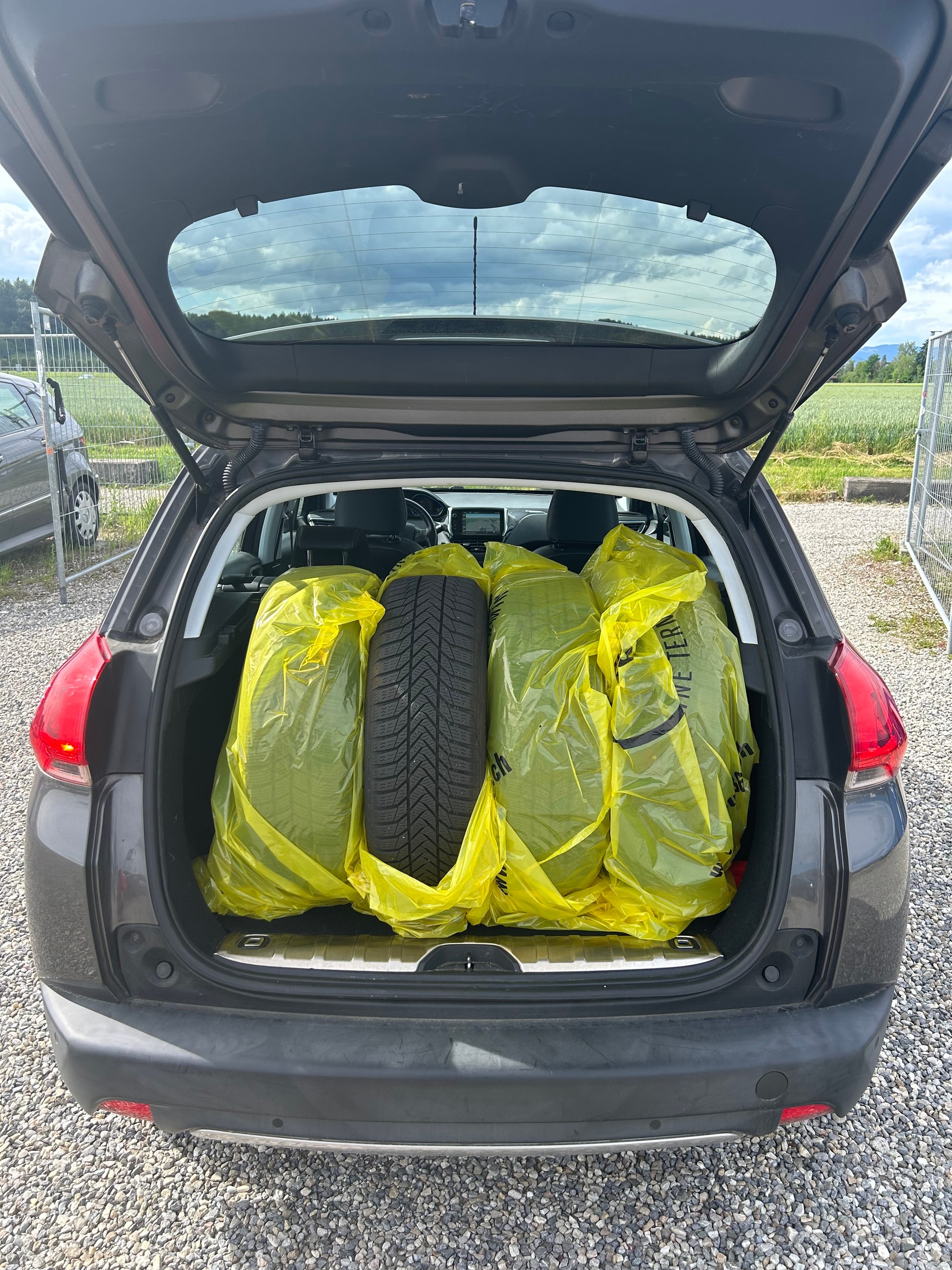 PEUGEOT 2008 1.2 PureTech Allure-image-12