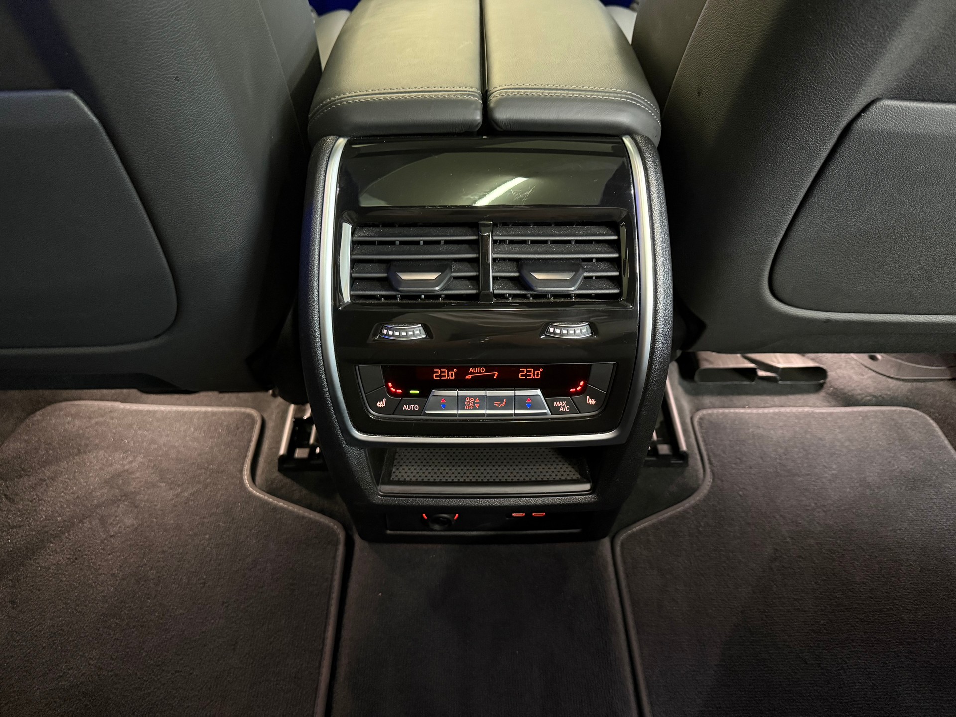 BMW X7 xDrive 48V 40i Steptronic-image-30