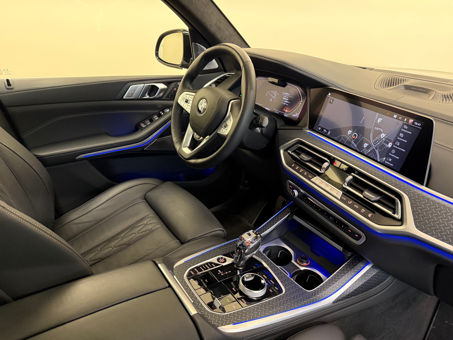 BMW X7 xDrive 48V 40i Steptronic-image-27