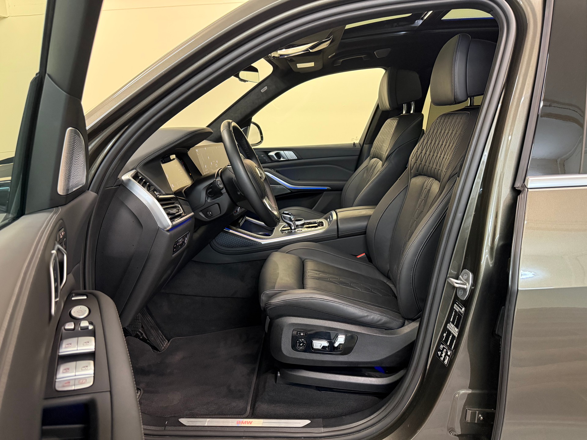 BMW X7 xDrive 48V 40i Steptronic-image-11