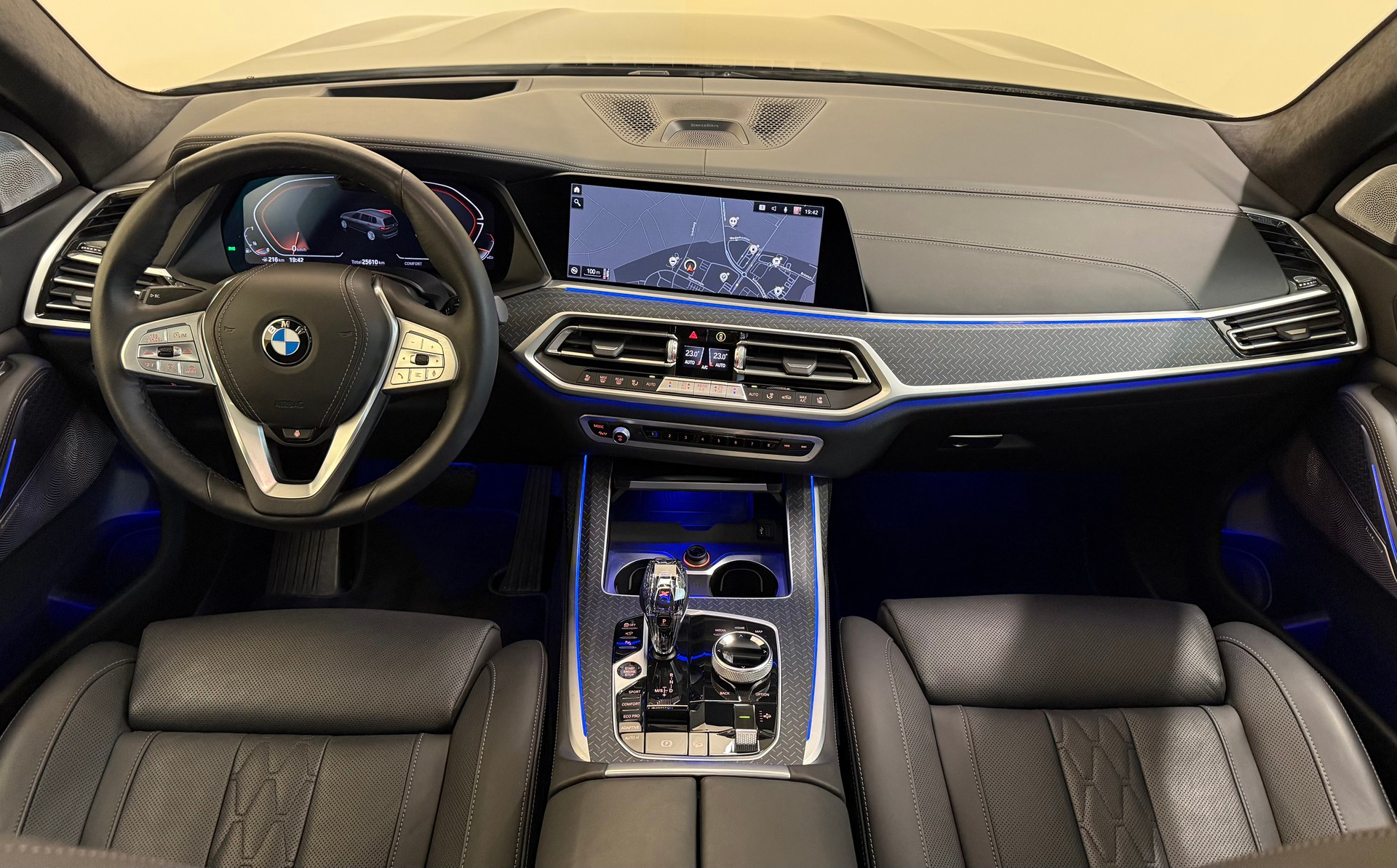 BMW X7 xDrive 48V 40i Steptronic-image-15