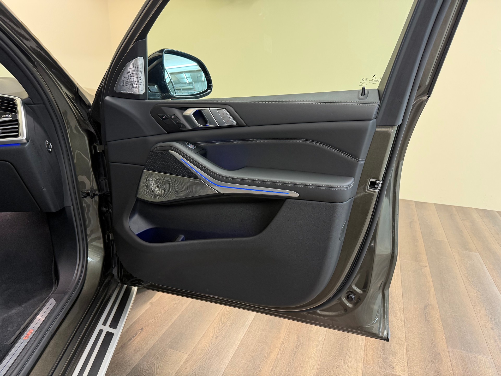 BMW X7 xDrive 48V 40i Steptronic-image-25