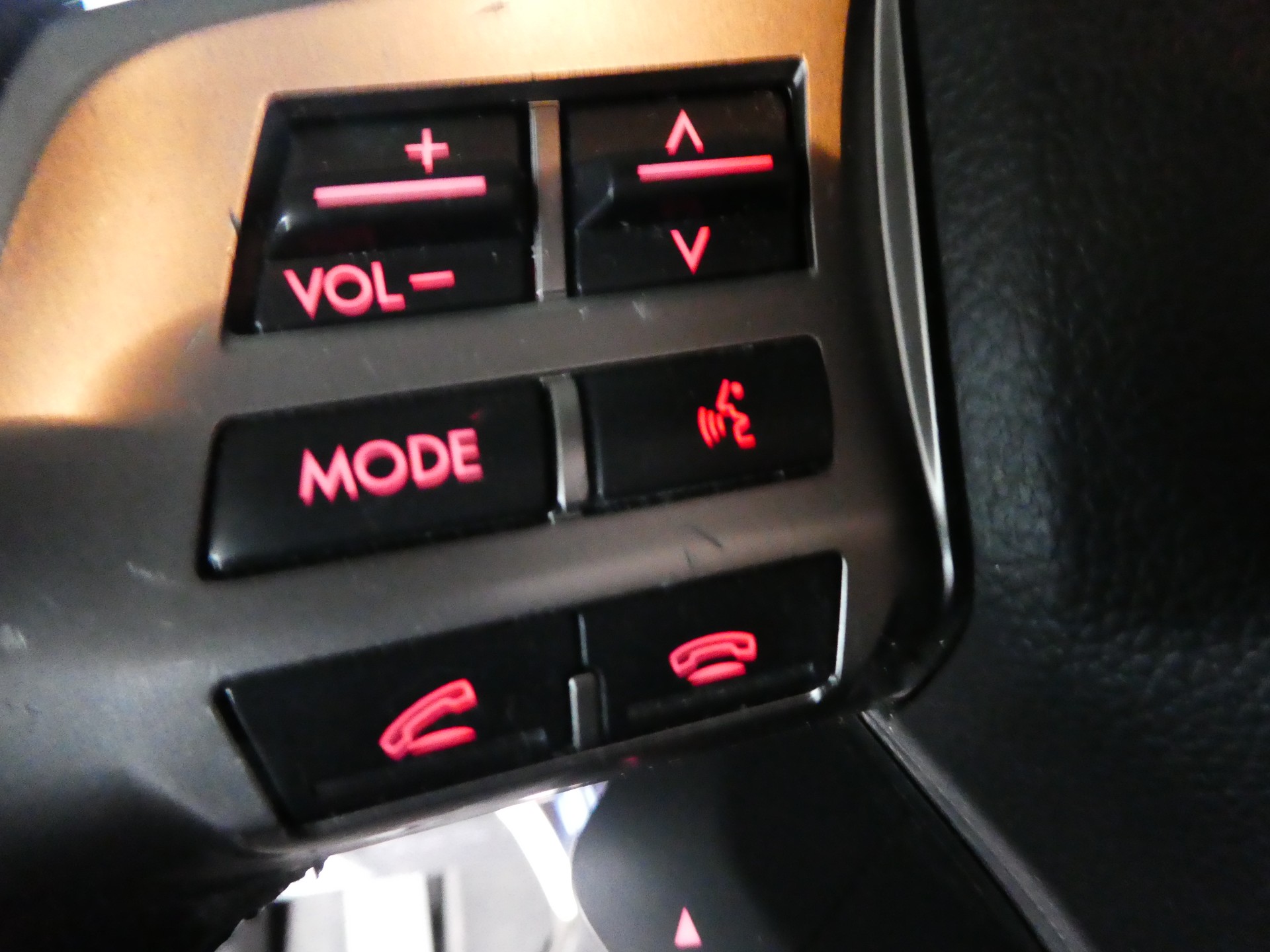 SUBARU XV 2.0 Swiss Two AWD CVT-image-14