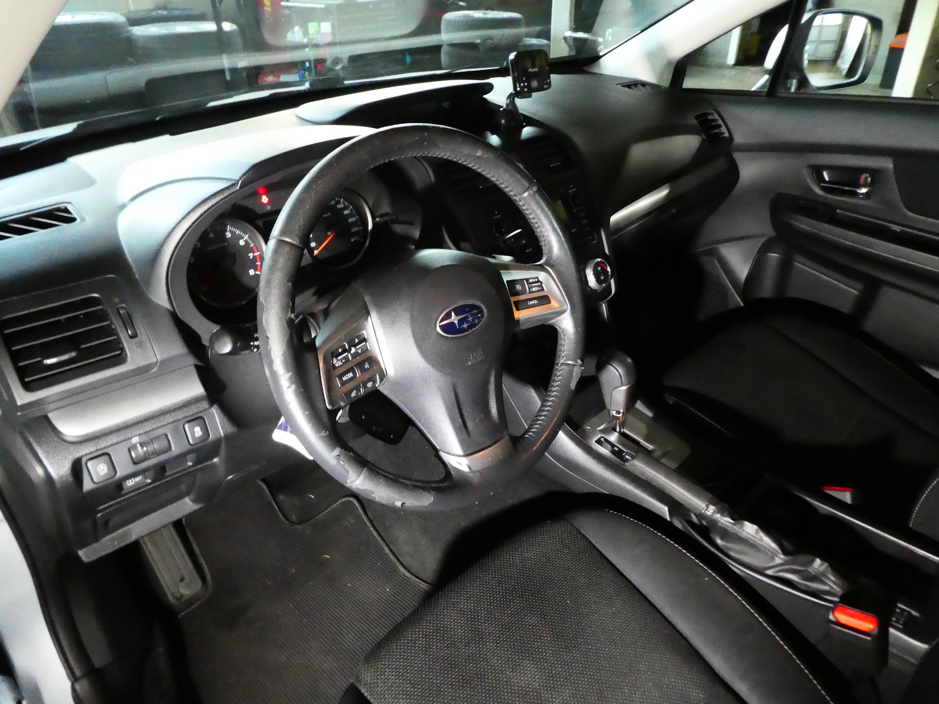 SUBARU XV 2.0 Swiss Two AWD CVT-image-9