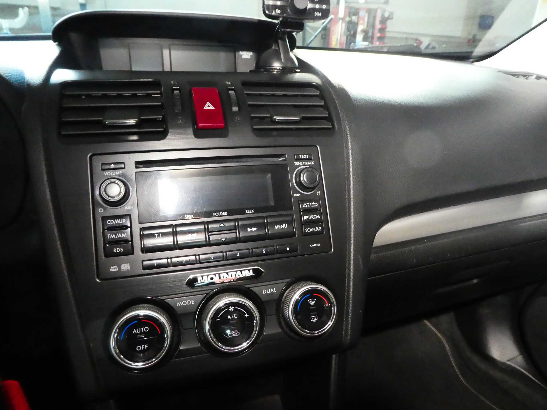 SUBARU XV 2.0 Swiss Two AWD CVT-image-13