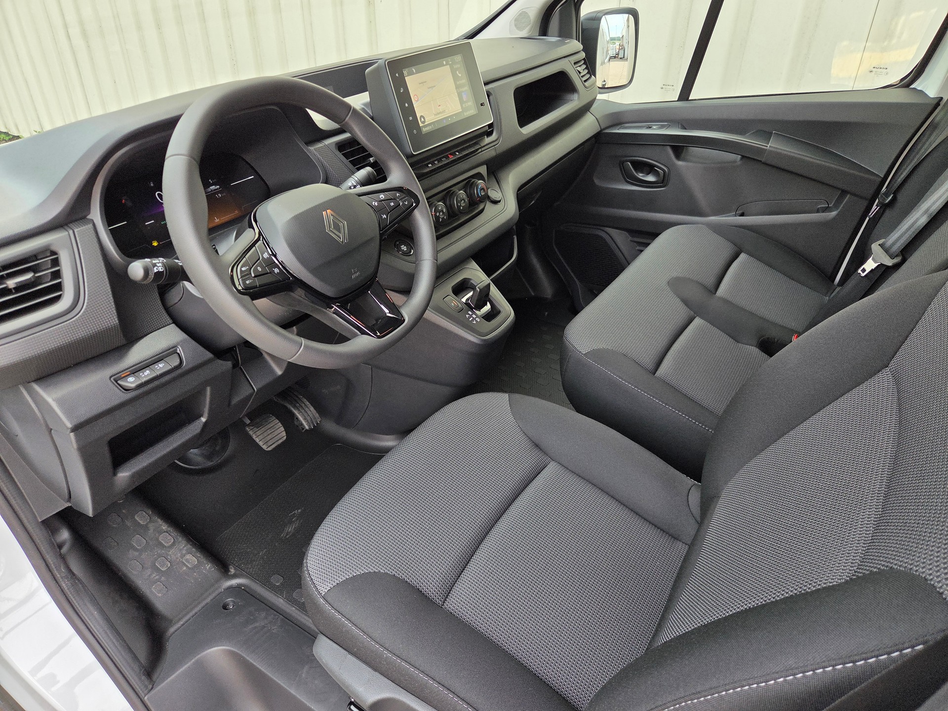 RENAULT Trafic Kaw. 3.0 t L2 H1 2.0 dCi Blue 150 Advance-image-3