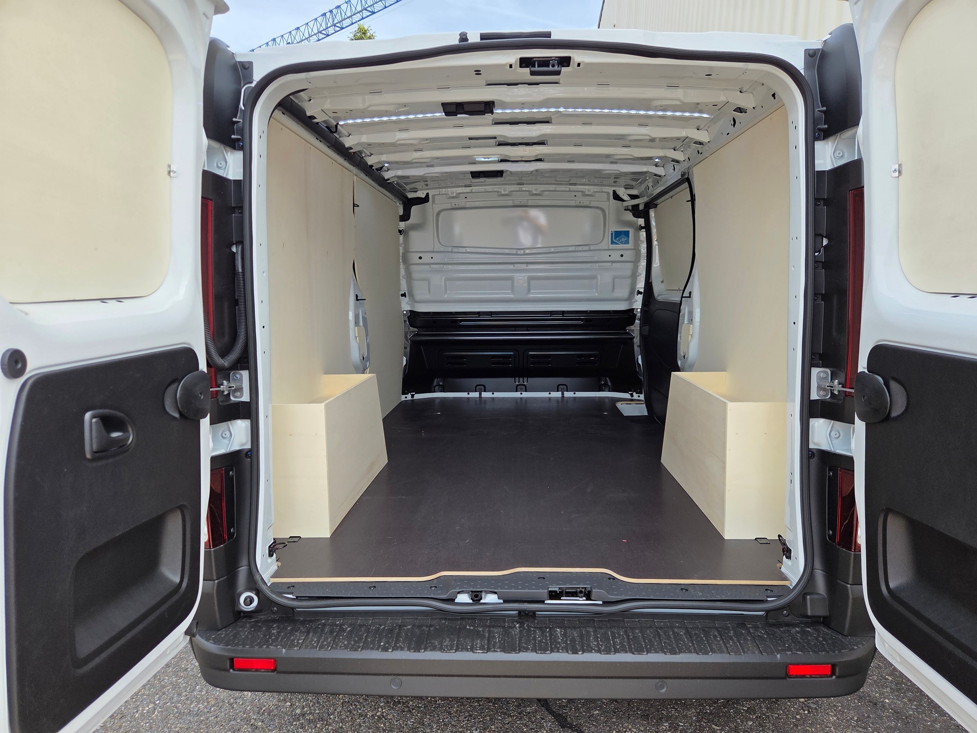 RENAULT Trafic Kaw. 3.0 t L2 H1 2.0 dCi Blue 150 Advance-image-6