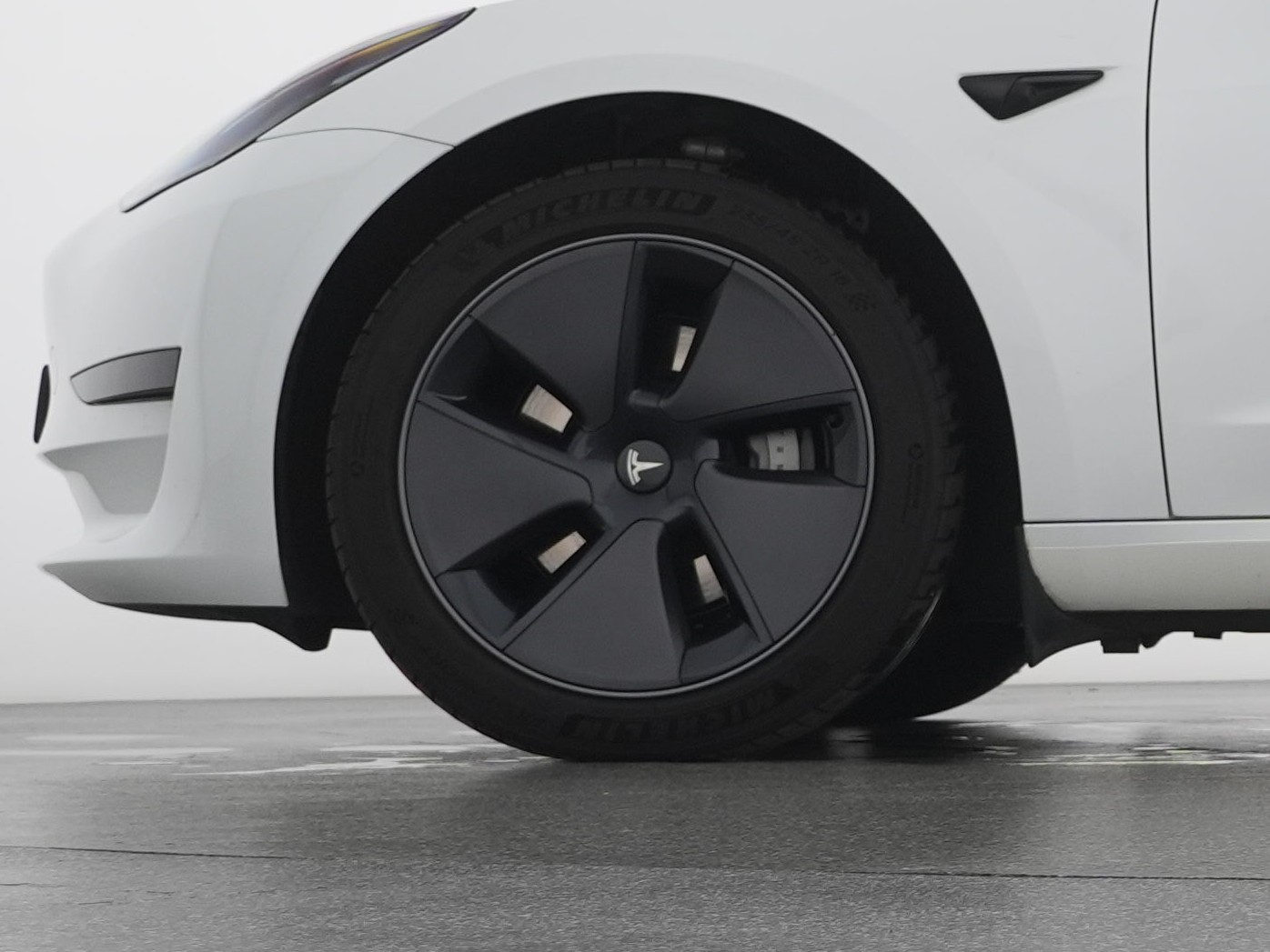 TESLA Model 3-image-2