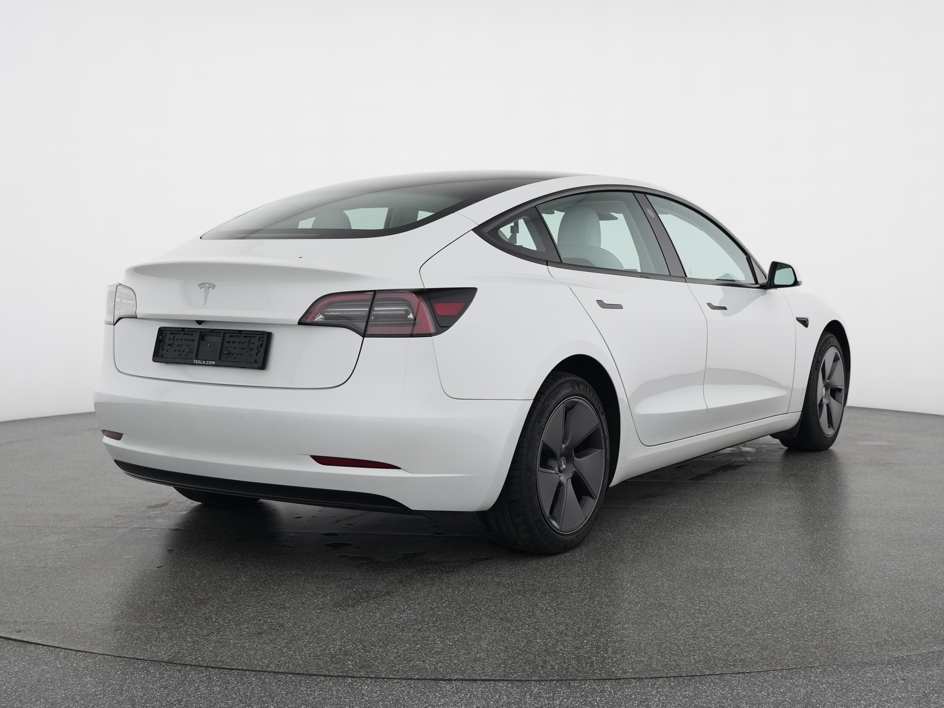 TESLA Model 3-image-3