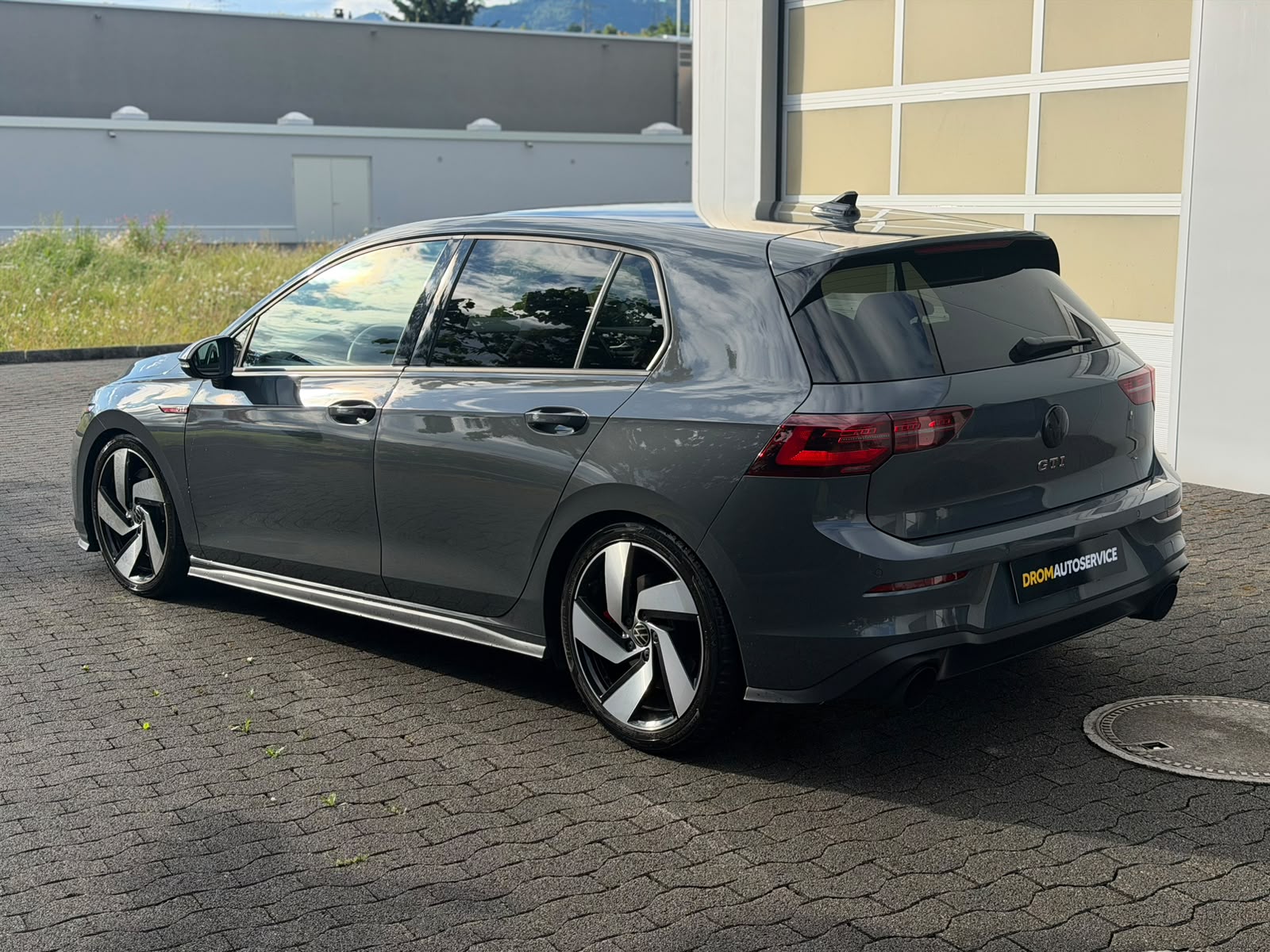 VW Golf 2.0 TSI GTI DSG-showroom-element-2