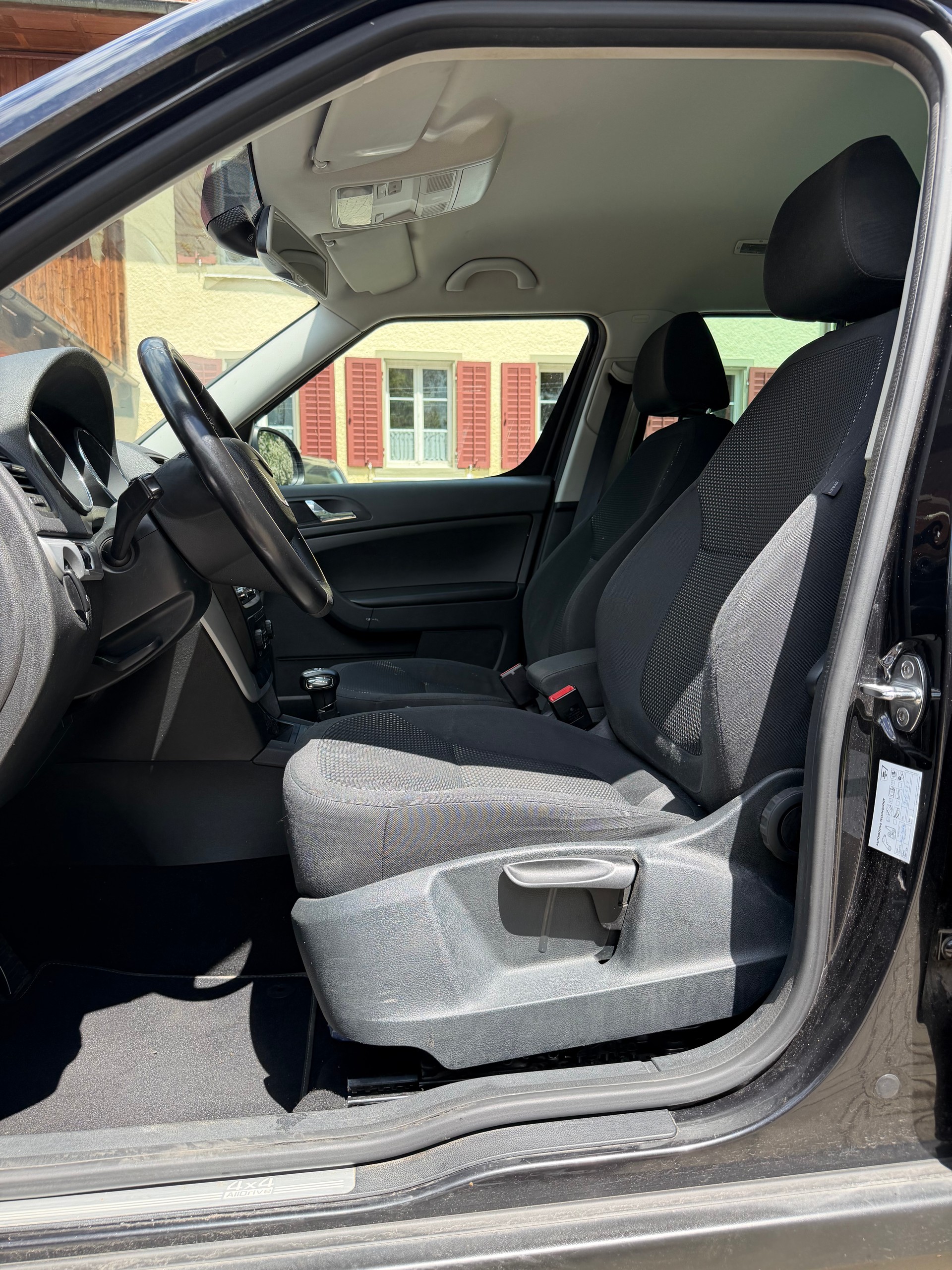 SKODA Yeti 2.0 TDI Ambition 4x4 DSG-image-6