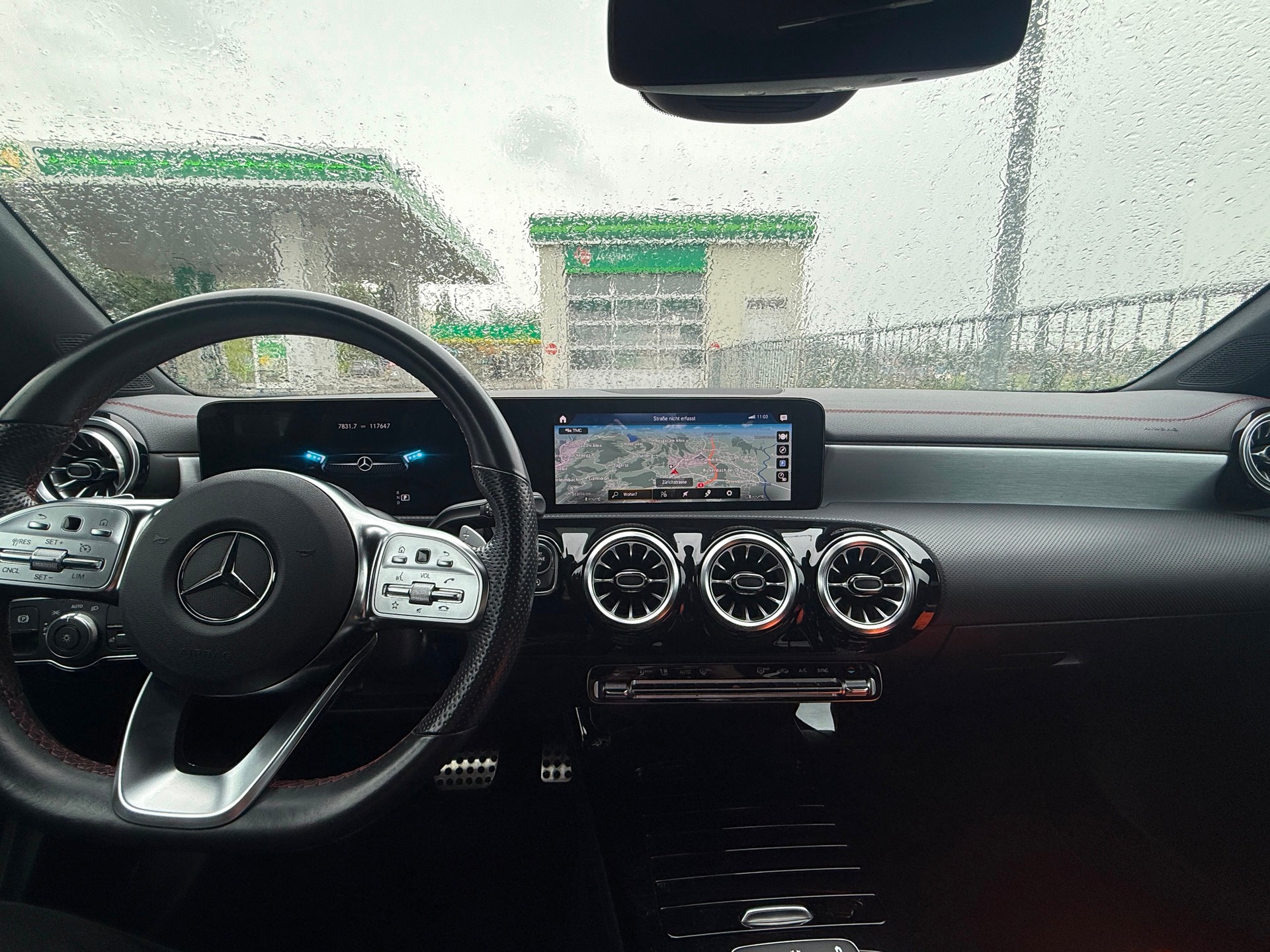 MERCEDES-BENZ CLA 250 AMG Line 4matic-image-3