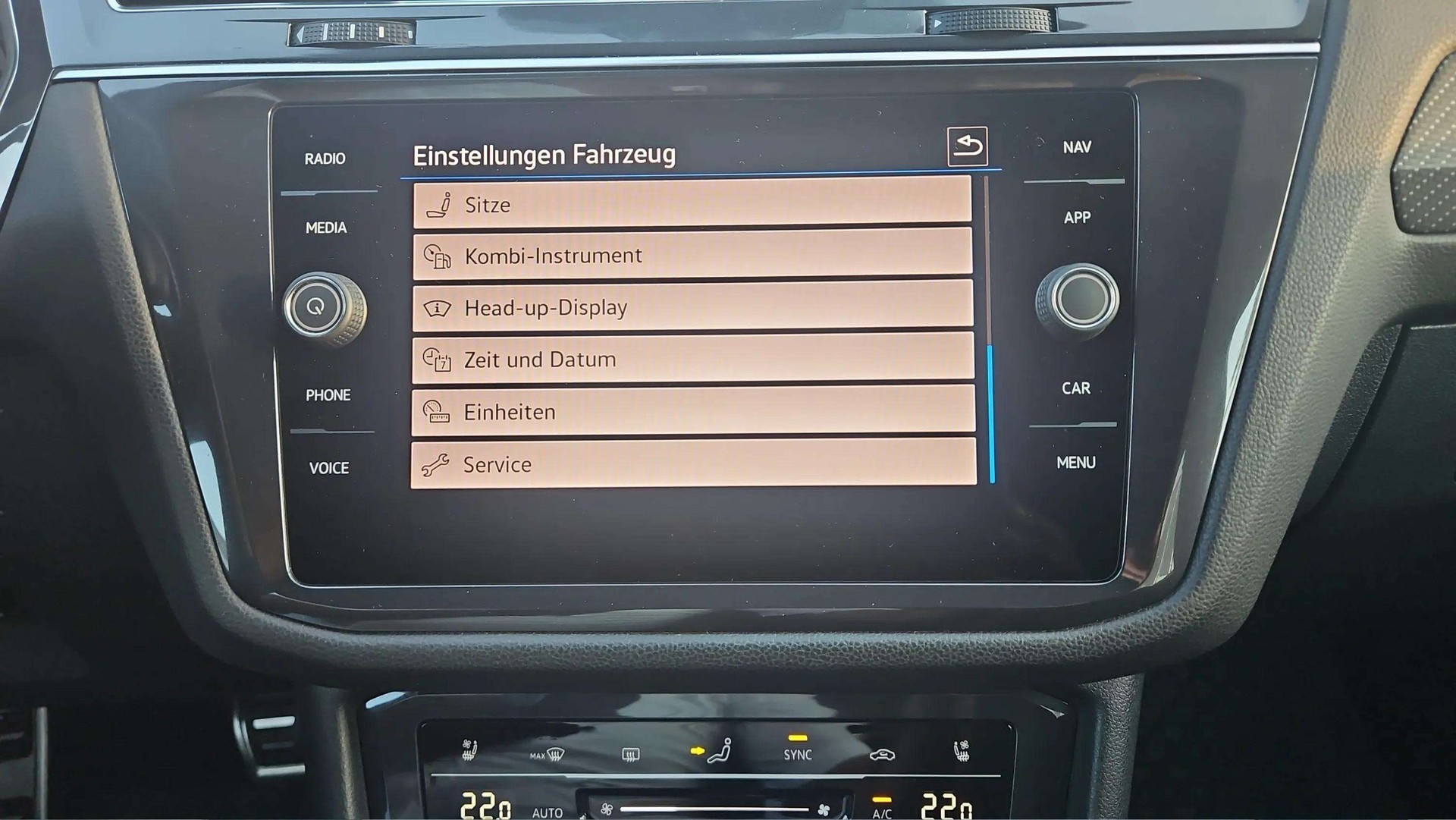 VW Tiguan Allspace 2.0 TDI SCR R-Line 4Motion DSG mit El. Ledersitze & AHK + Werksgarantie-image-18