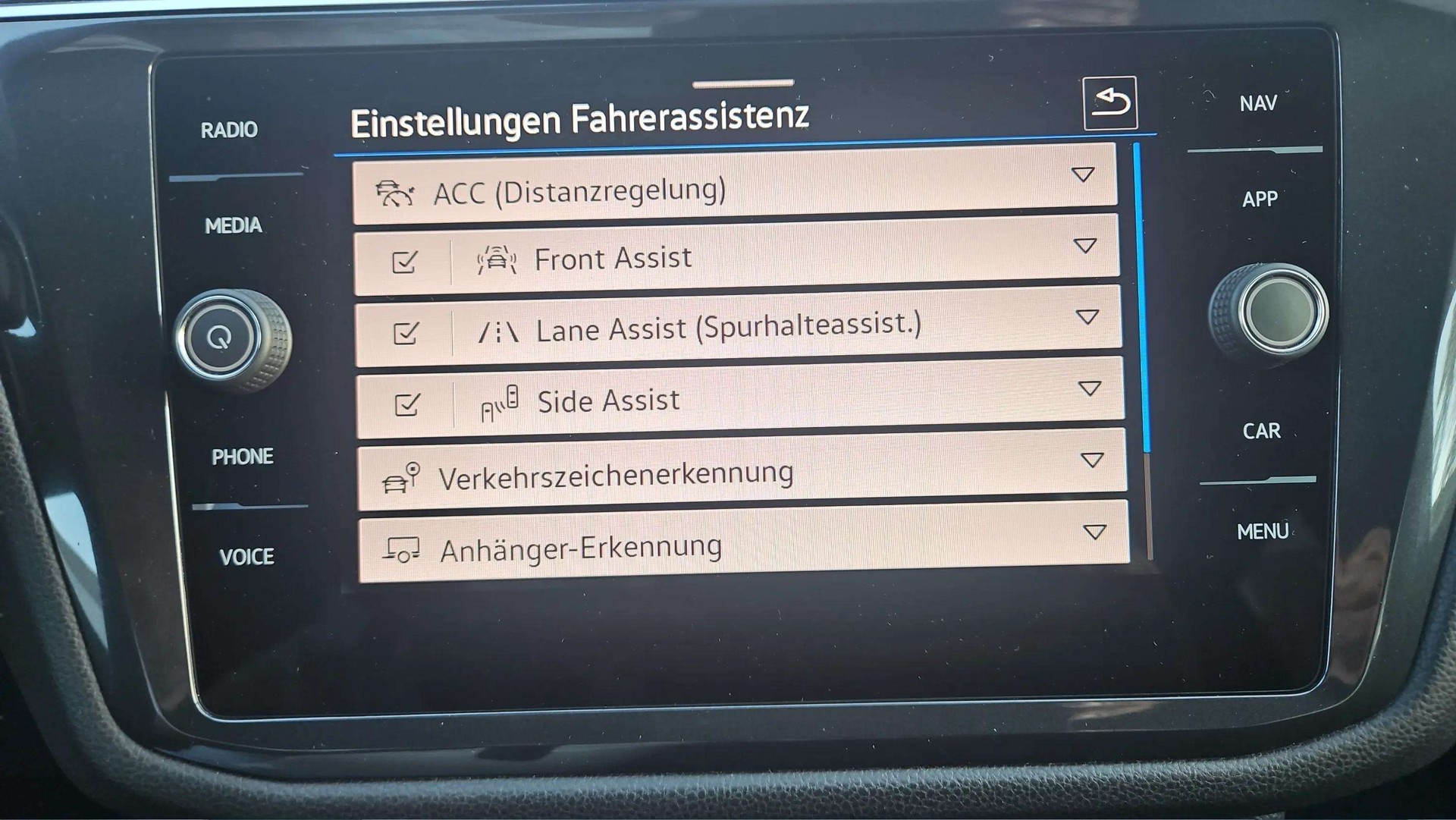 VW Tiguan Allspace 2.0 TDI SCR R-Line 4Motion DSG mit El. Ledersitze & AHK + Werksgarantie-image-19