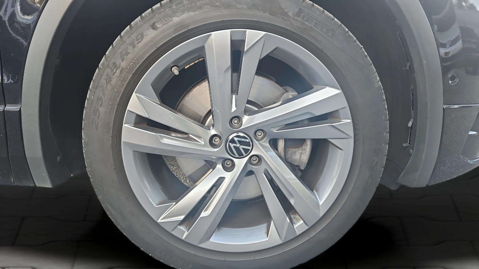VW Tiguan Allspace 2.0 TDI SCR R-Line 4Motion DSG mit El. Ledersitze & AHK + Werksgarantie-image-28