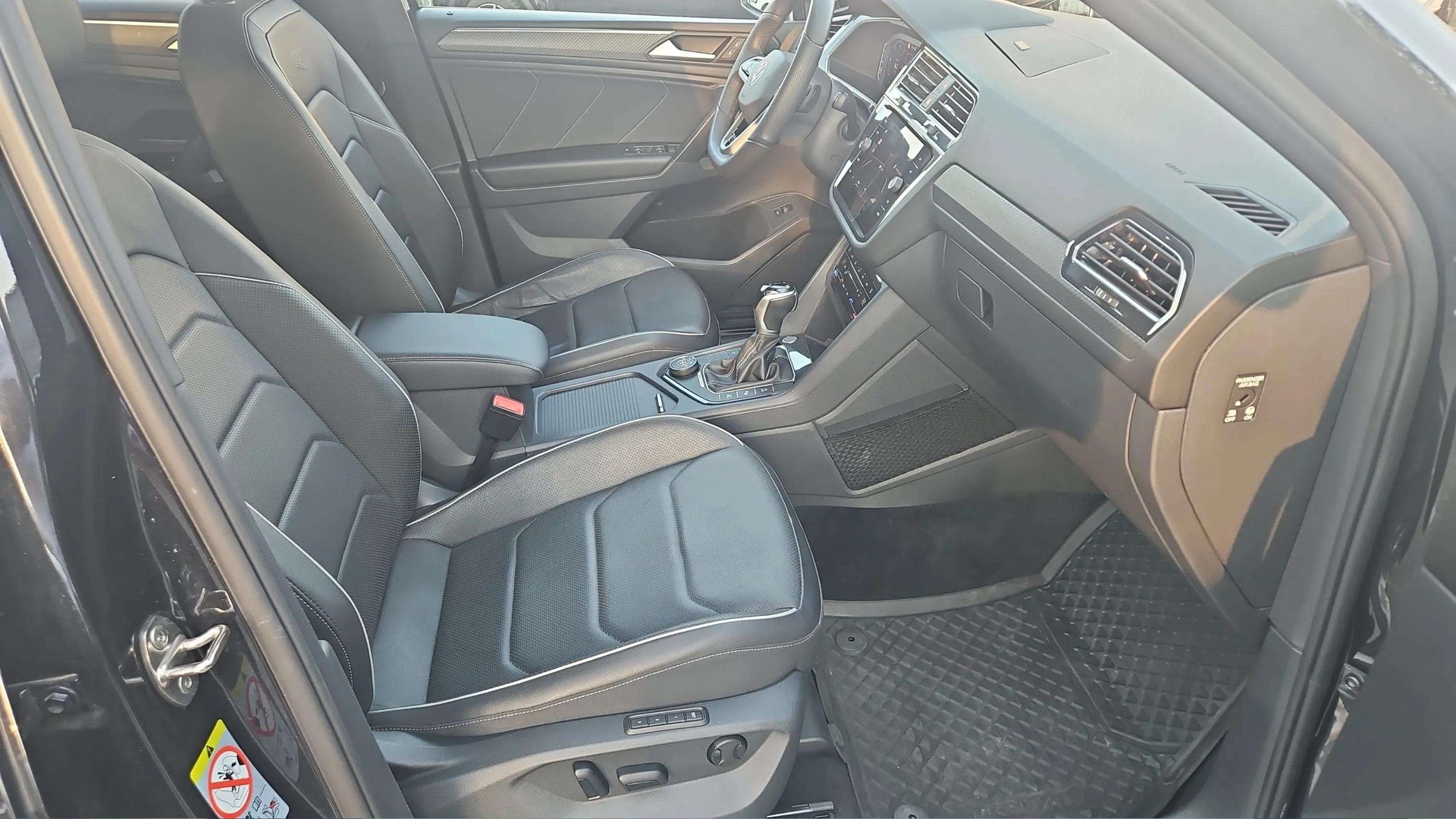VW Tiguan Allspace 2.0 TDI SCR R-Line 4Motion DSG mit El. Ledersitze & AHK + Werksgarantie-image-11