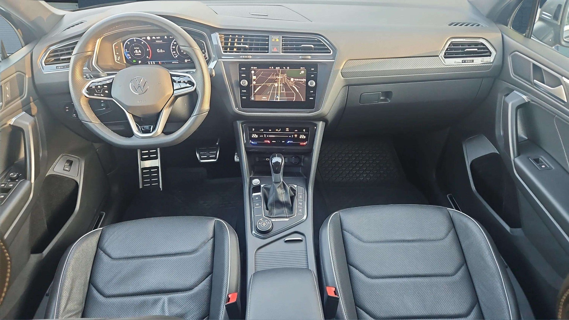 VW Tiguan Allspace 2.0 TDI SCR R-Line 4Motion DSG mit El. Ledersitze & AHK + Werksgarantie-image-9