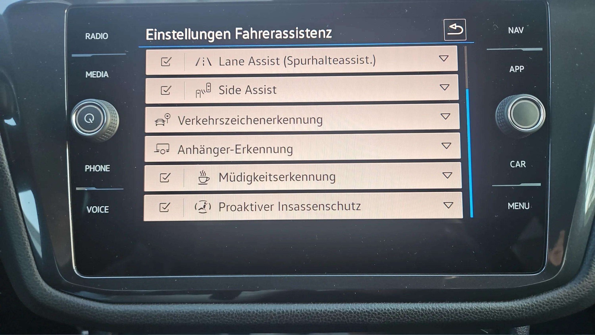 VW Tiguan Allspace 2.0 TDI SCR R-Line 4Motion DSG mit El. Ledersitze & AHK + Werksgarantie-image-23