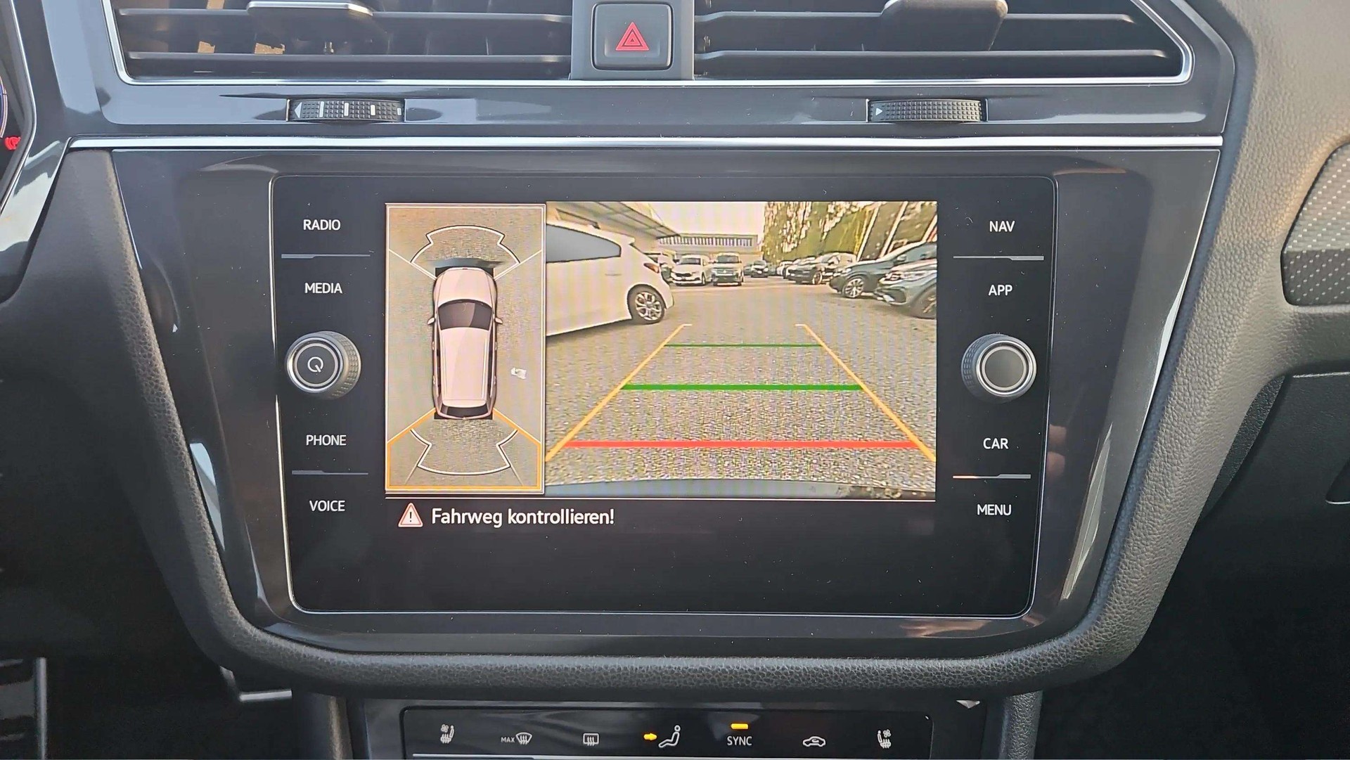 VW Tiguan Allspace 2.0 TDI SCR R-Line 4Motion DSG mit El. Ledersitze & AHK + Werksgarantie-image-17