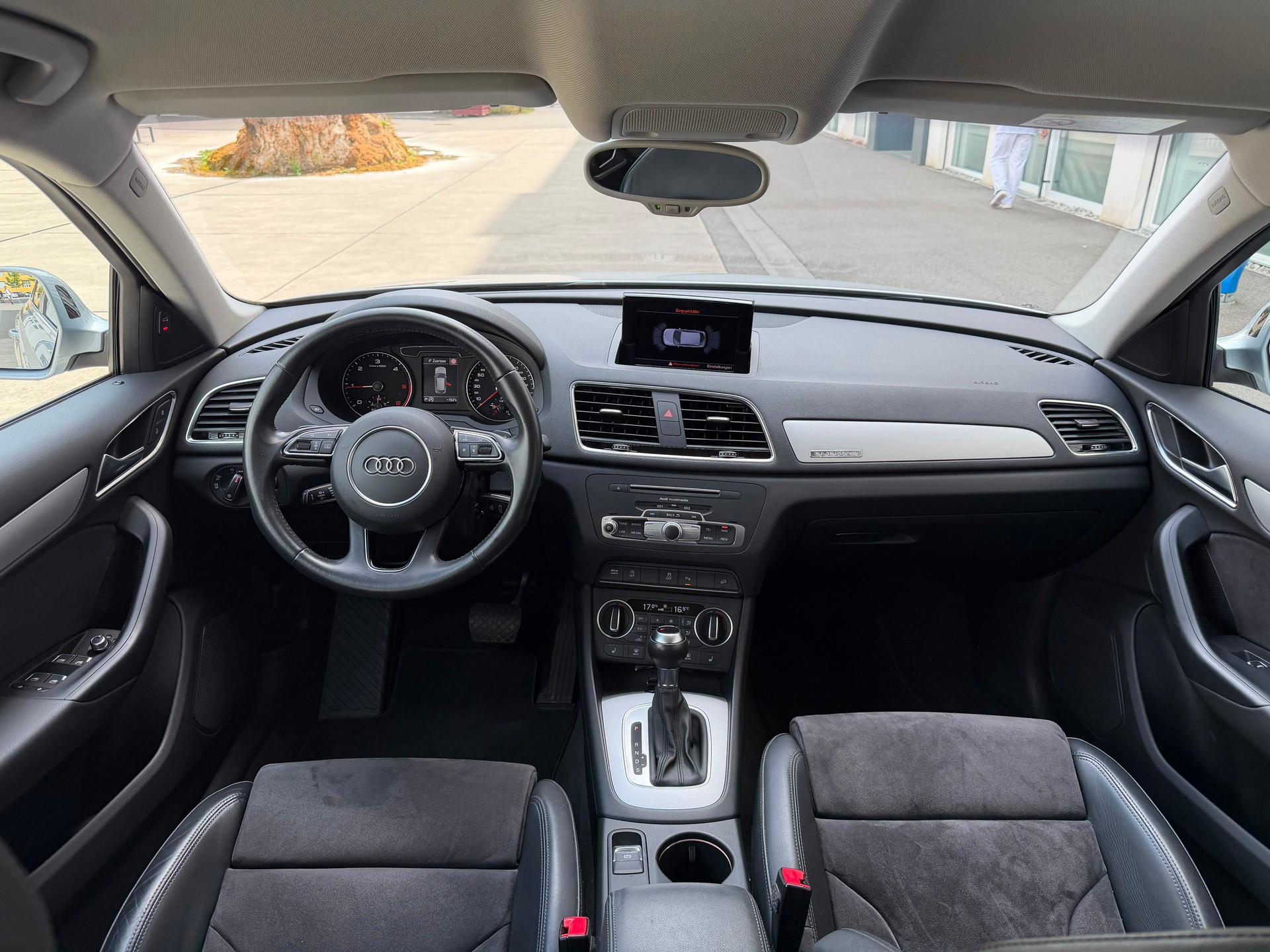 AUDI Q3 2.0 TDI sport quattro S-tronic-image-12