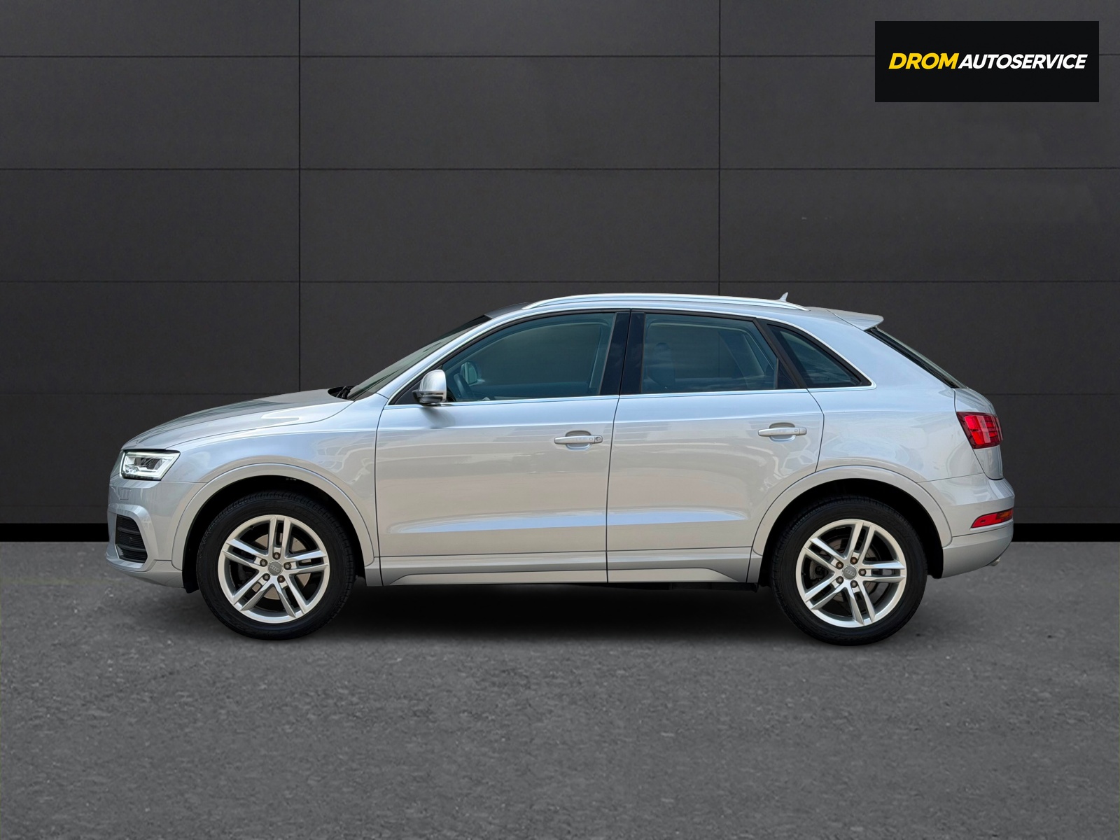 AUDI Q3 2.0 TDI sport quattro S-tronic-image-9