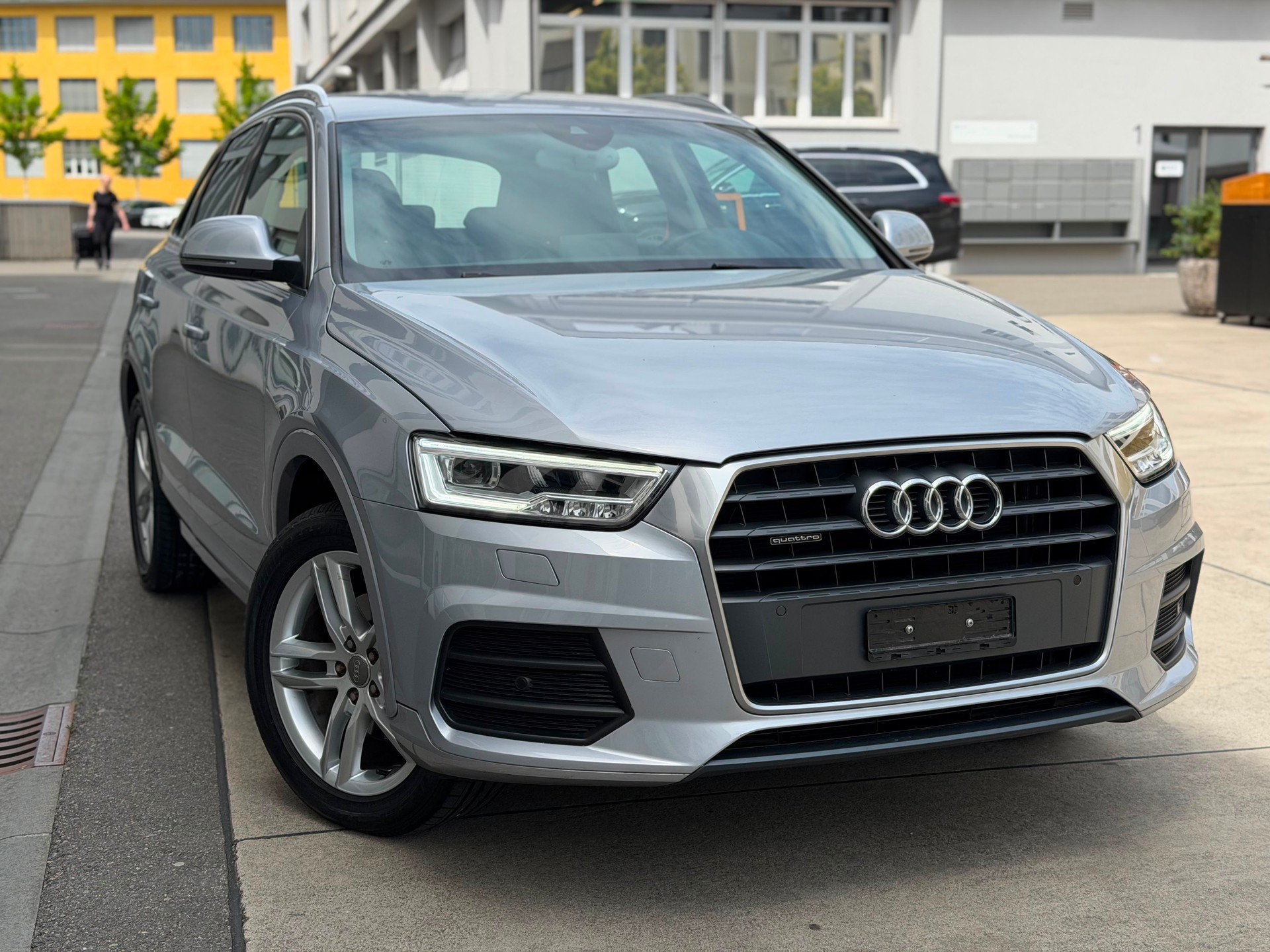 AUDI Q3 2.0 TDI sport quattro S-tronic-showroom-element-3
